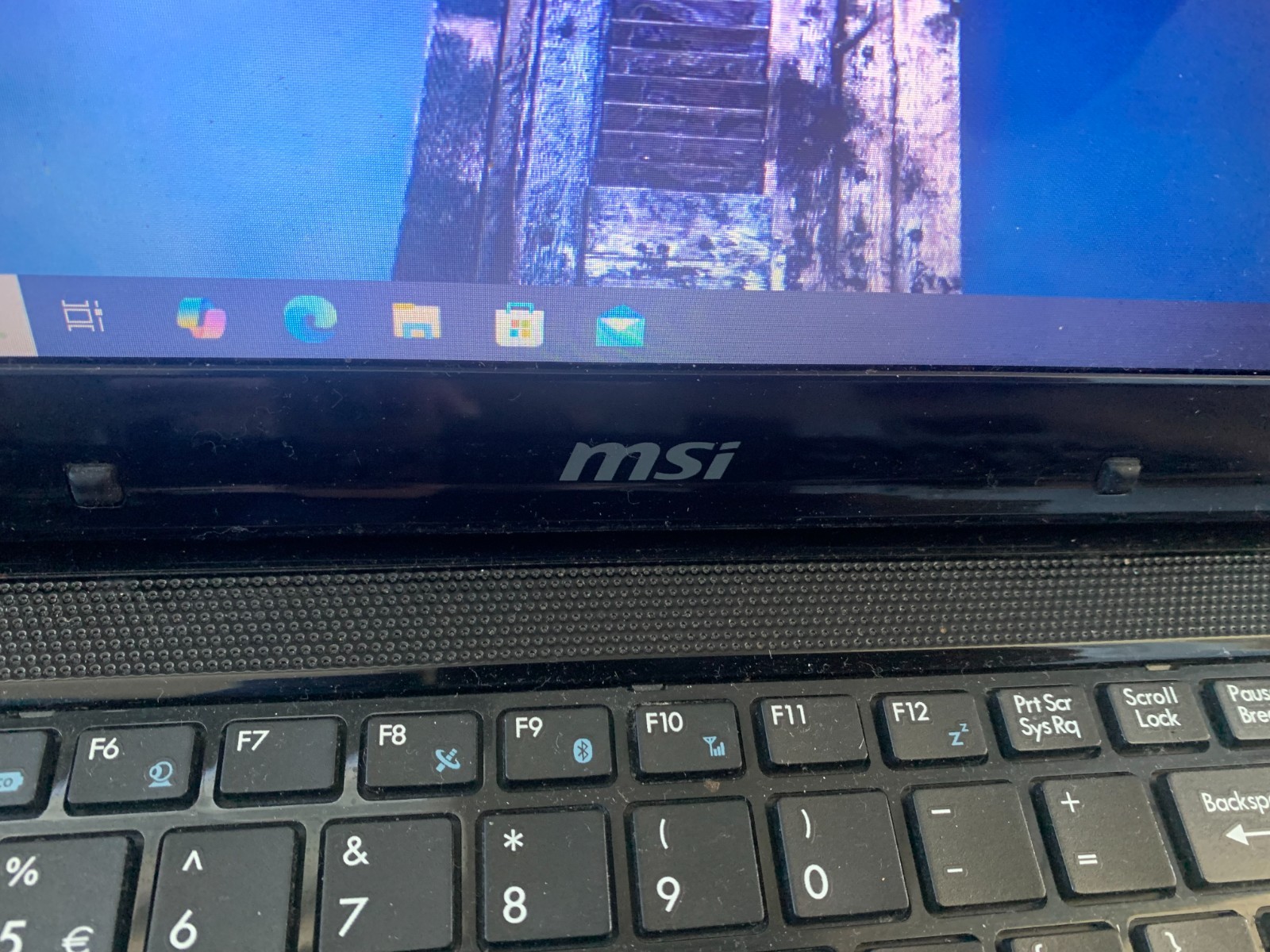 MIS A6200 MS-1681 15.6” Intel Core i3 M370 2.40GHz 4GB RAM 320GB HDD Win 10 Pro