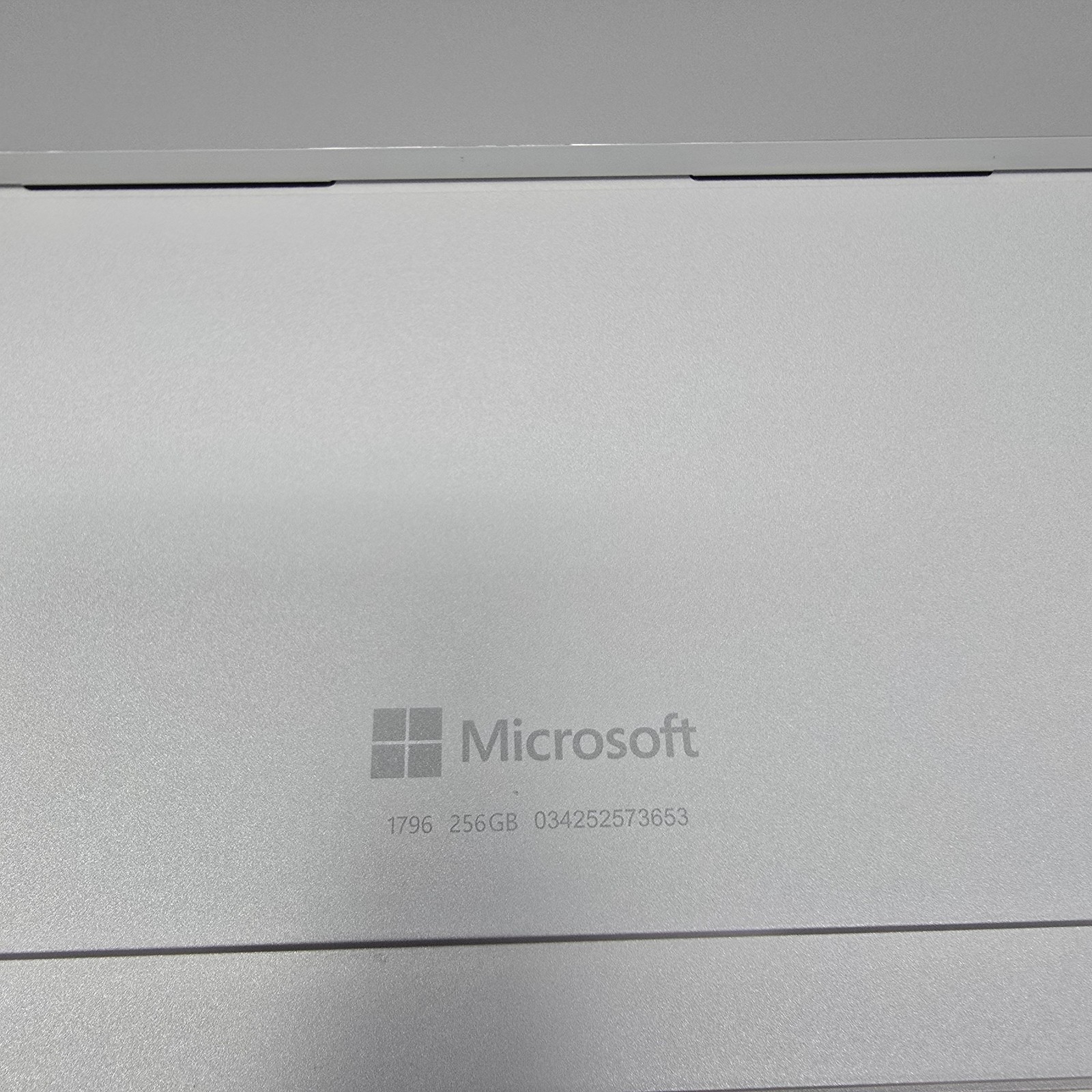 Microsoft Surface Pro 5 1796 Intel Core i7-7660U Cpu@ 2.50GHz. Ram 8GB. 256GB
