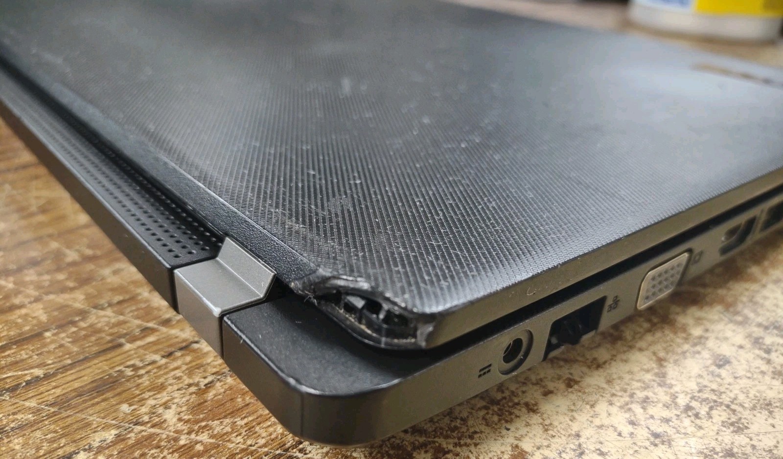 Acer TravelMate P215-53 N19Q8 W/ I7-1165G7, 16GB, 1TB.