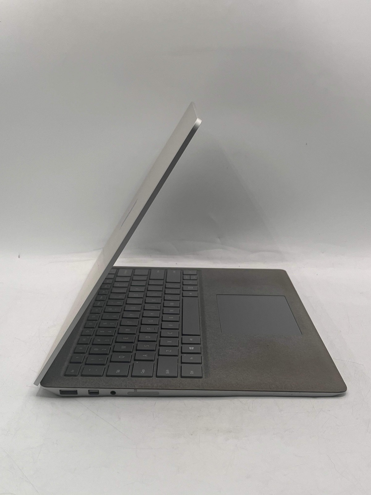 Microsoft 1769 Laptop Core i7-7660U 16GB 512GB 12″ w/ charger Silver
