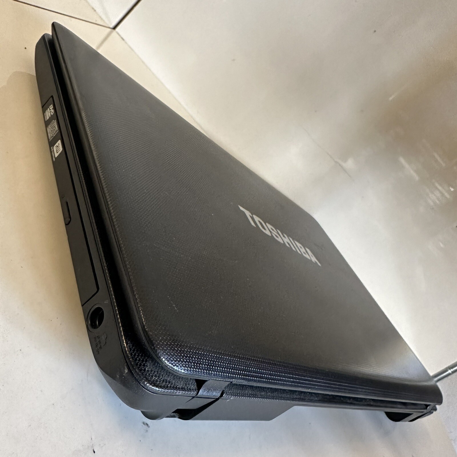 15.6” Toshiba Laptop C655-S5082 Celeron 2.20GHz 2GB RAM 300GB HDD For Parts