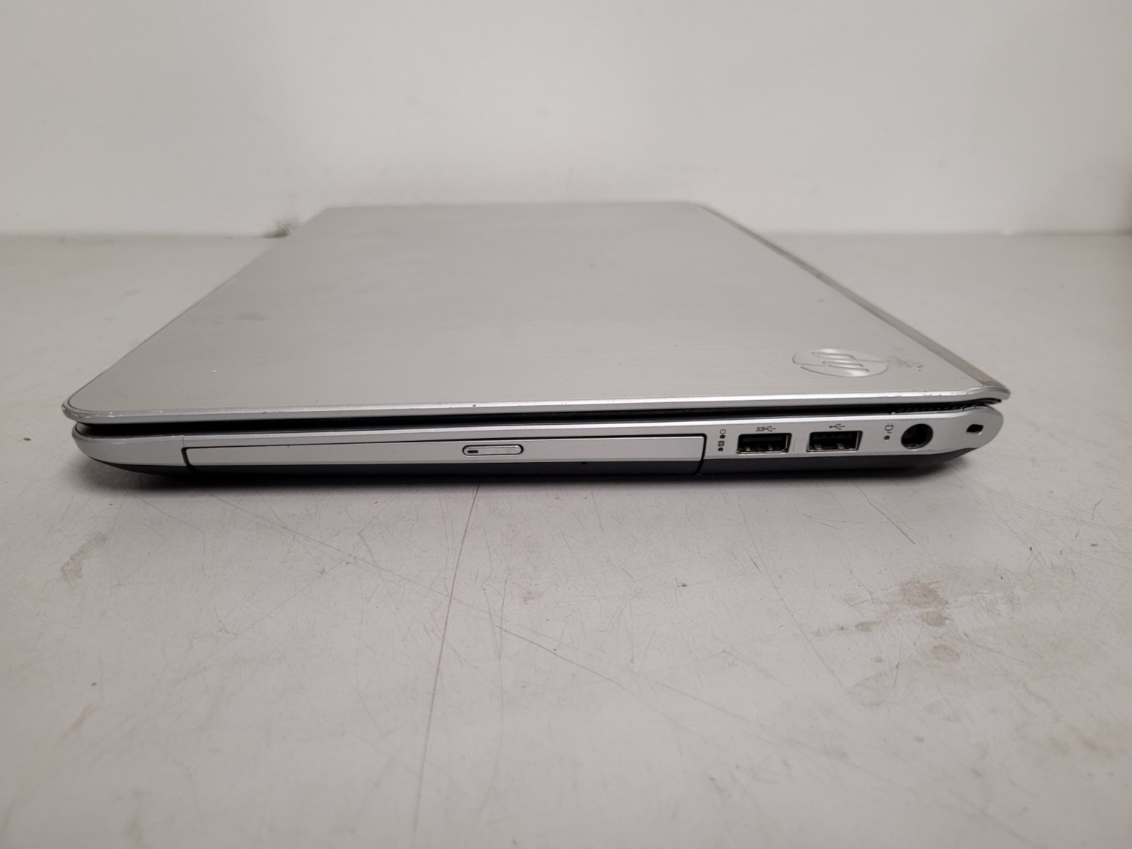 Hp Envy M6 notebook amd a10 4600m 2300mhz 8gb ram 256gb ssd charger CND3140H8J