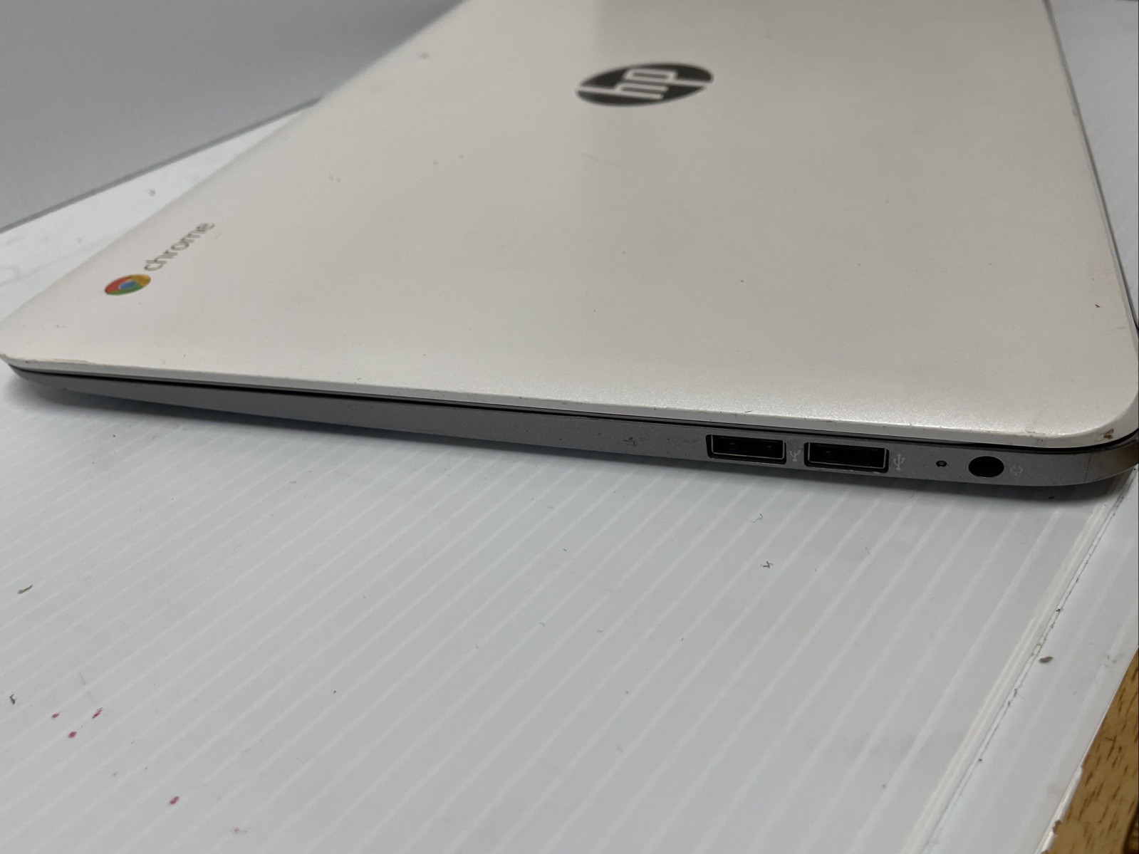 HP Chromebook 14-ak013dx White 14″ Intel NO POWER CORD UNTESTED FOR PARTS ONLY