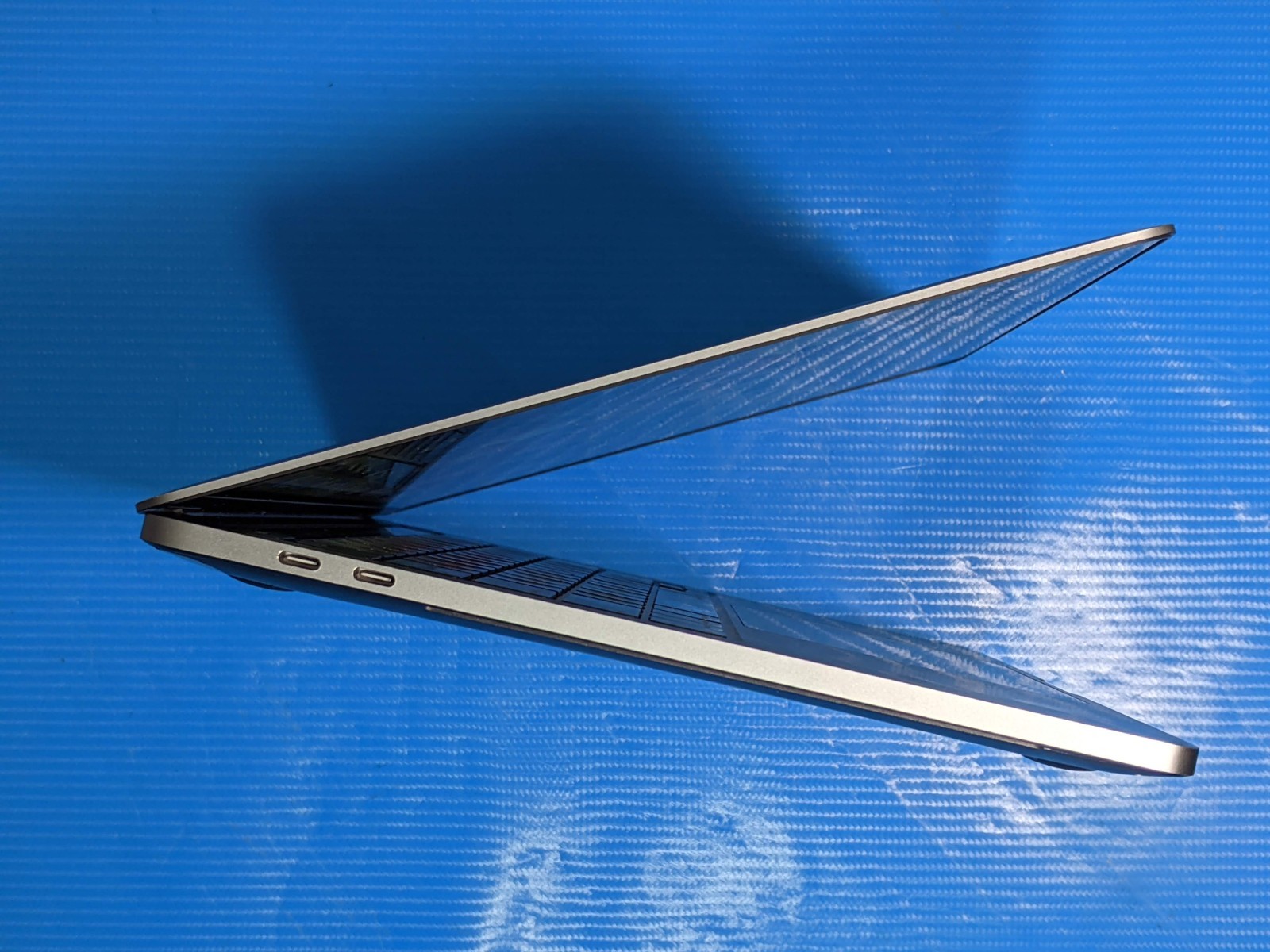 Apple MacBook Pro 13″ A2251 (2020) i5-1038NG7 2GHz 16GB 512GB SSD Sequoia +PA