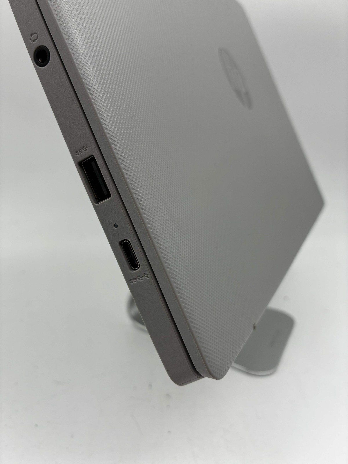 HP Chromebook 14a-ne0013dx 14″ Intel Celeron N4120 4GB 64GB Gray w/ Charger