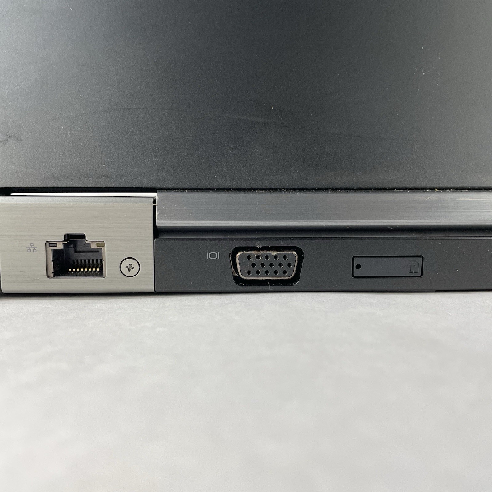 Dell Latitude E5570 15.6″ i5-6300U 2.40 GHz 8 GB RAM No SSD No OS No AC