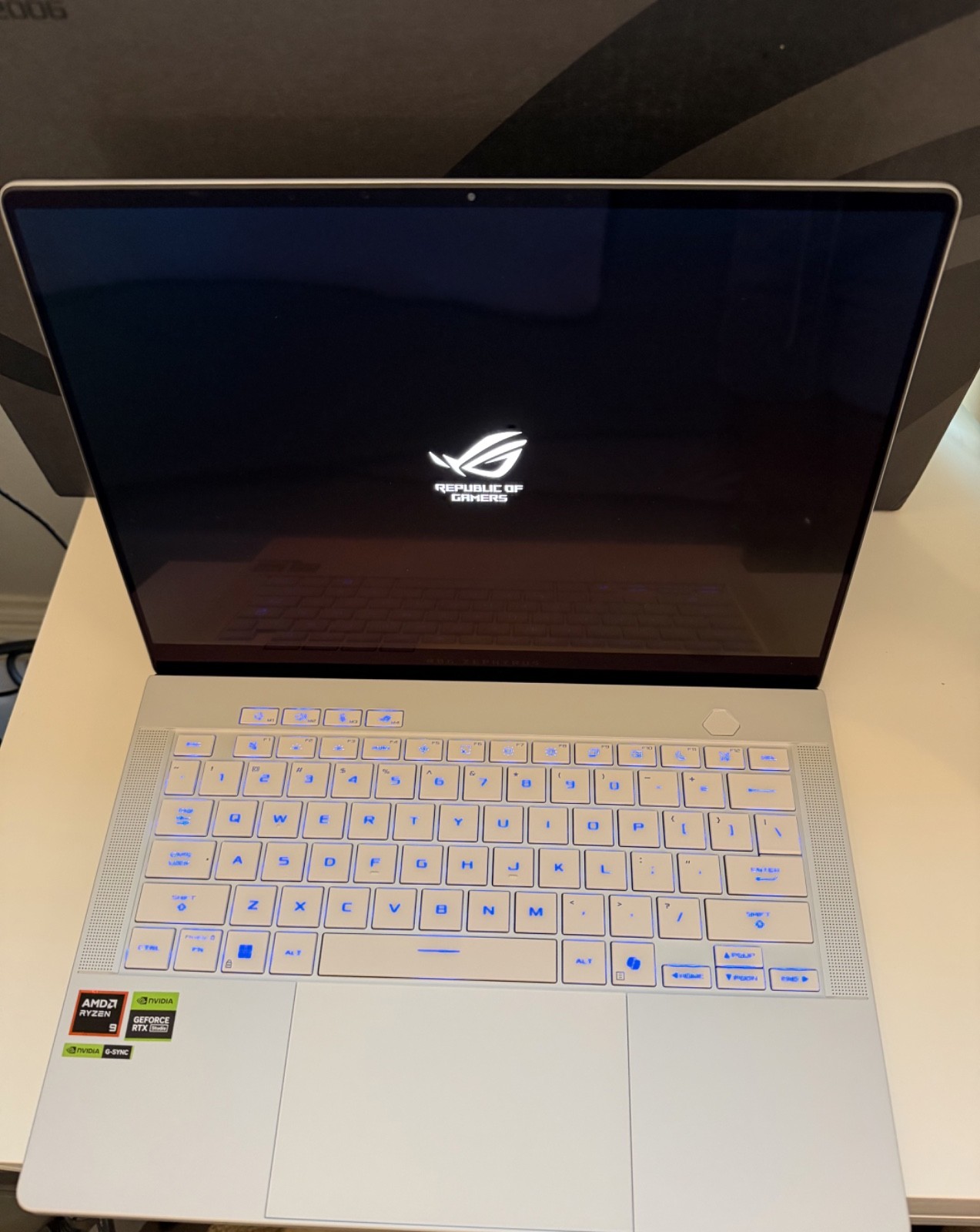 ASUS ROG Zephyrus G14 14″ OLED 3K 120Hz Gaming Laptop AMD Ryzen 9 270 RTX 5060
