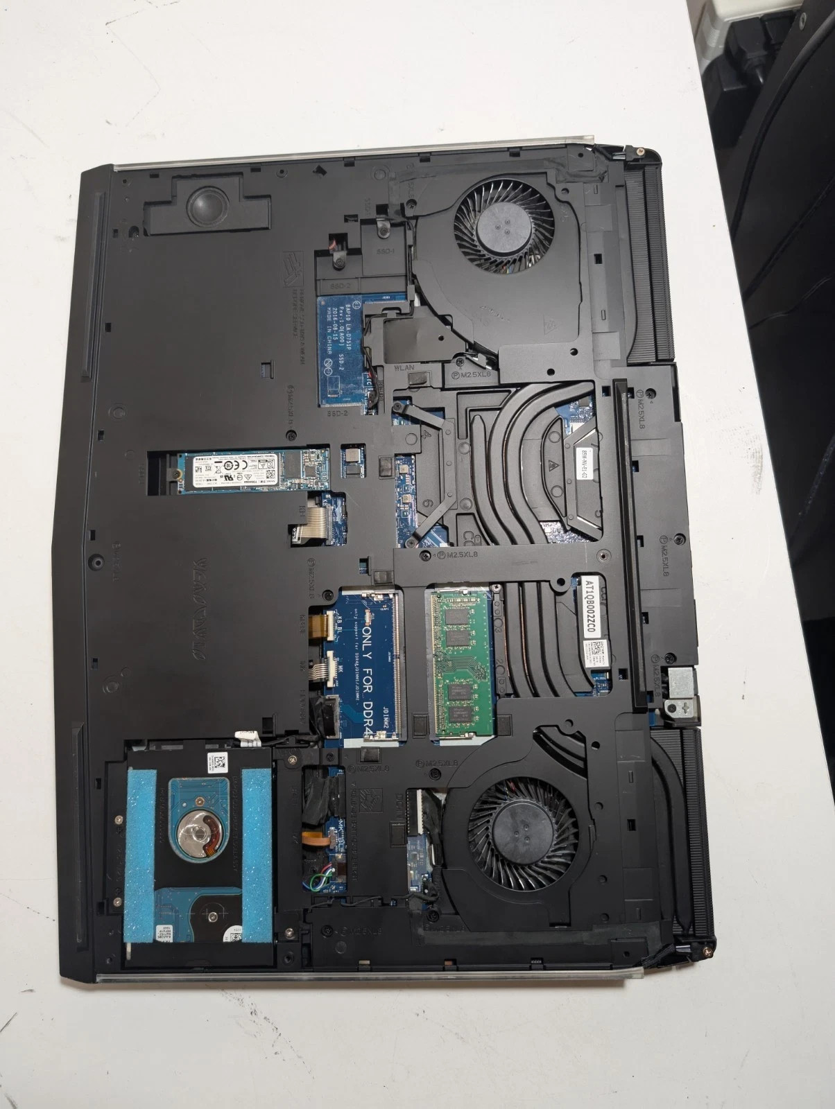 Alienware 17 R4 i7-6700HQ 2.6GHz 8GB RAM 128GB SSD Nvidia GeForce GTX 1070
