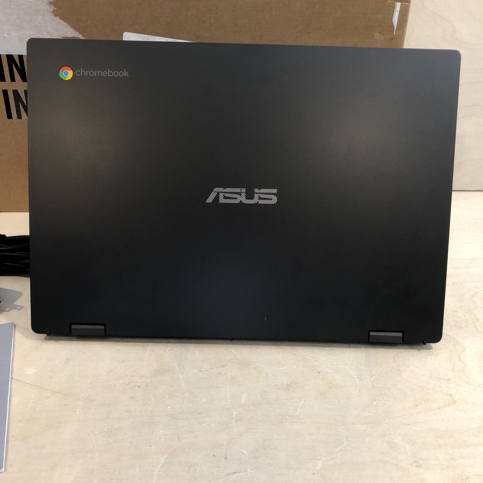 Asus Chromebook CM14 Flip 14in CM1402F MediaTek K 520/8GB RAM/128GB *No Touch*