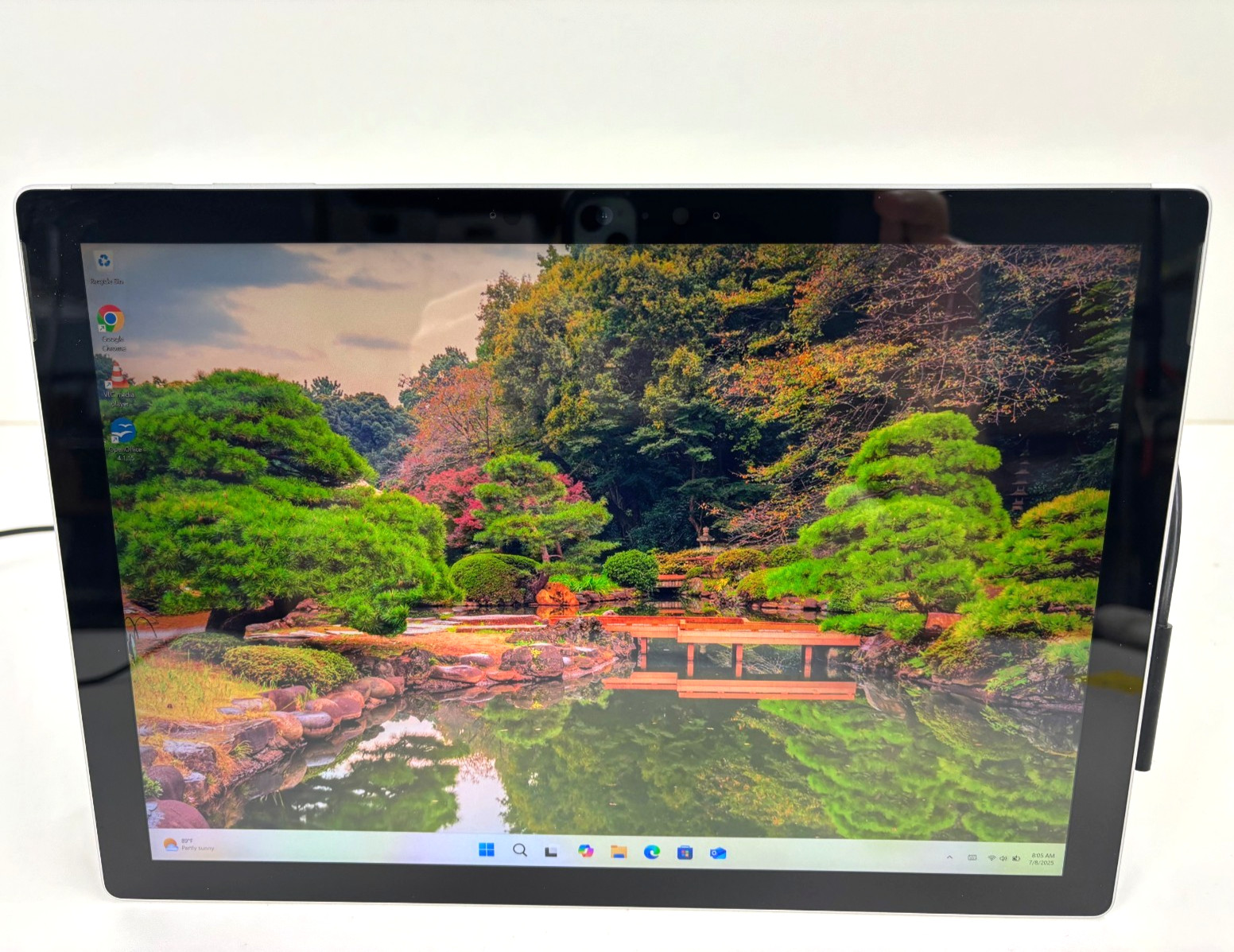 Microsoft Surface Pro 7 12.3” Tablet 128SSD i5-1035G5 8GB RAM Screen Half Dark