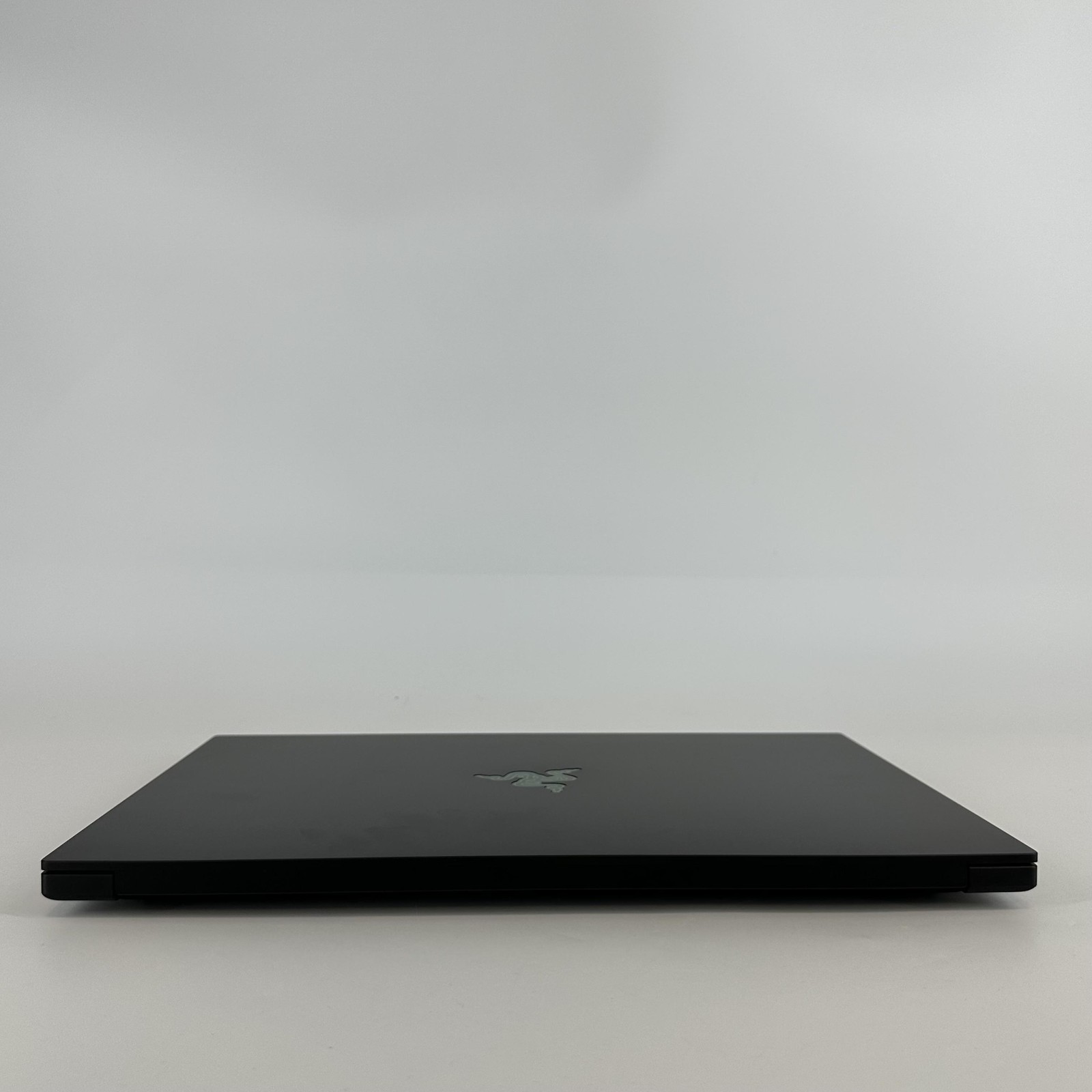 Razer Blade 16 240Hz QHD+ 2025 2.0 GHz Ryzen AI 9 365 16GB 1TB SSD RTX 5060