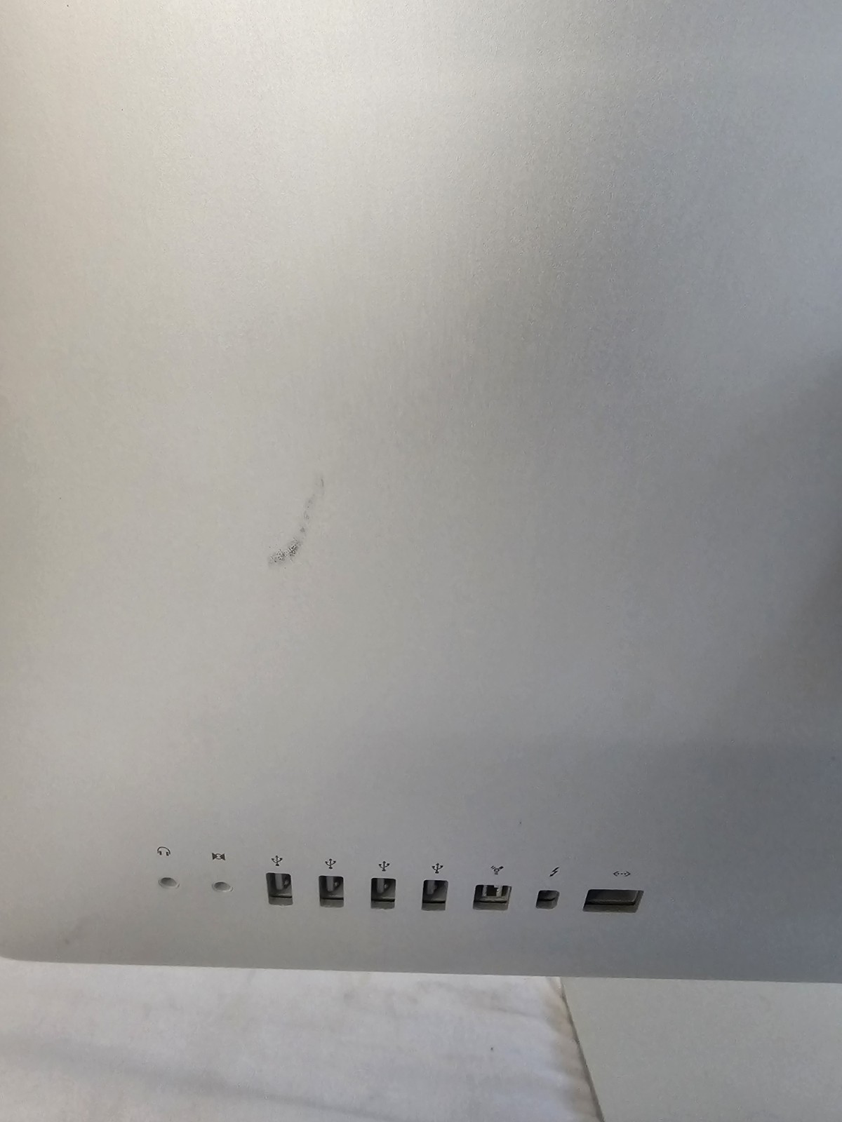 Apple iMac 2011 All-In-One – Intel i5-2400S – 4GB RAM – NO OS – Read Desc.