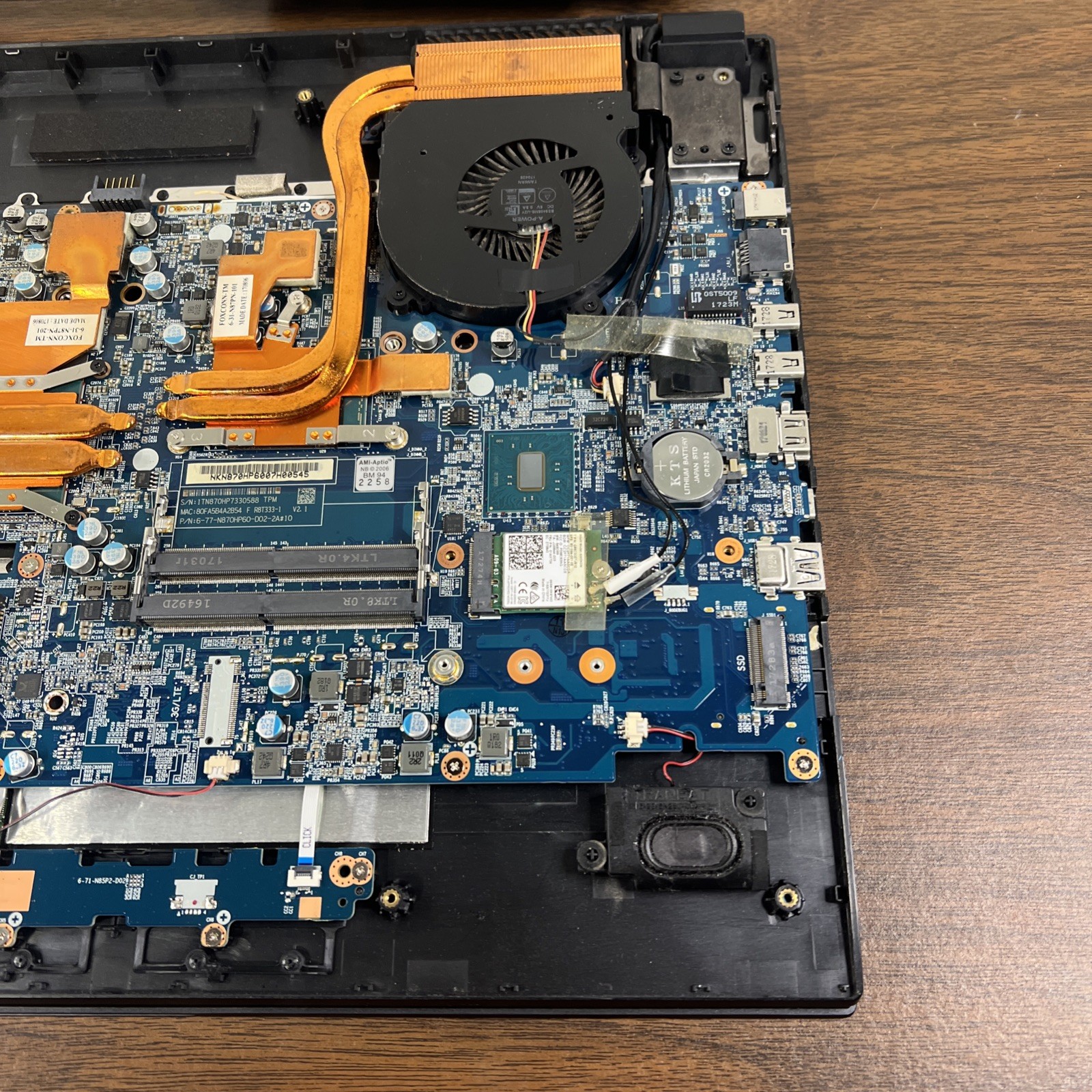 Eluktronics Eluktro Pro N870HP 17.3″ Core i7-7700HQ 2.8GHz Laptop – Barebones