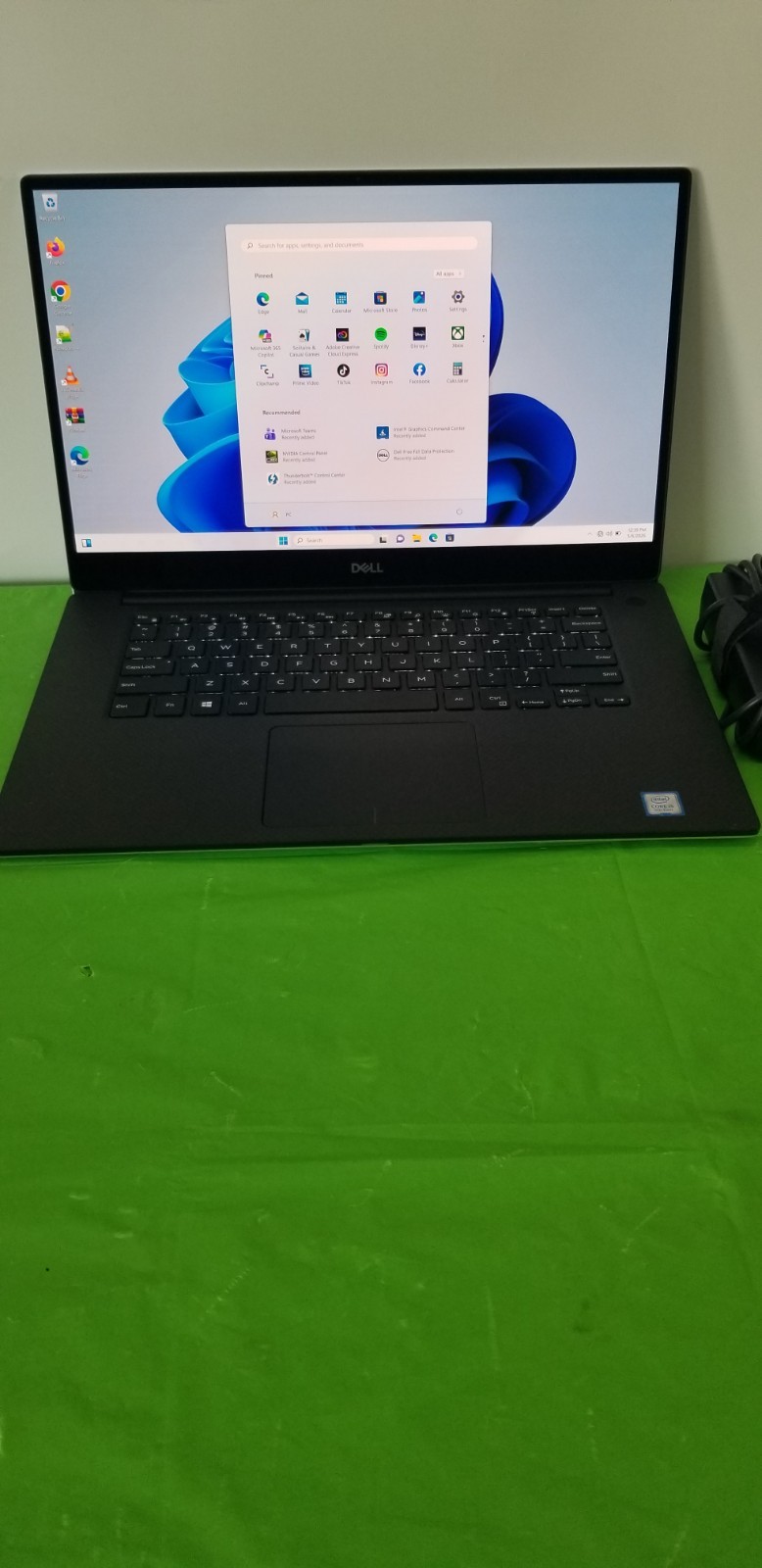 Dell XPS 15 7590 – Intel i5-9300H 2.40GHz — 32GB RAM 512GB SSD,WIN 11