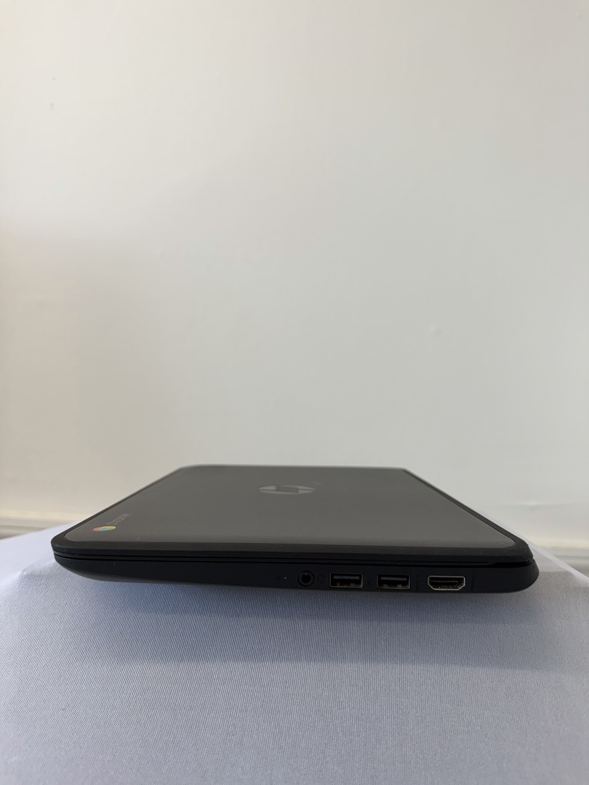 HP Chromebook 11 G4 Laptop – Light Leaking in Screen-Read Des
