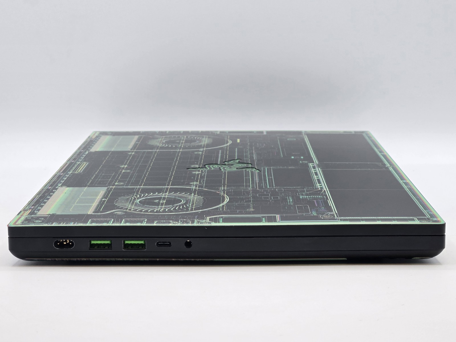 RAZER Blade 16” RZ09-0510x 16″ WQXGA I9-14900HX 1TB SSD 32GB W11 RTX 4080 240Hz