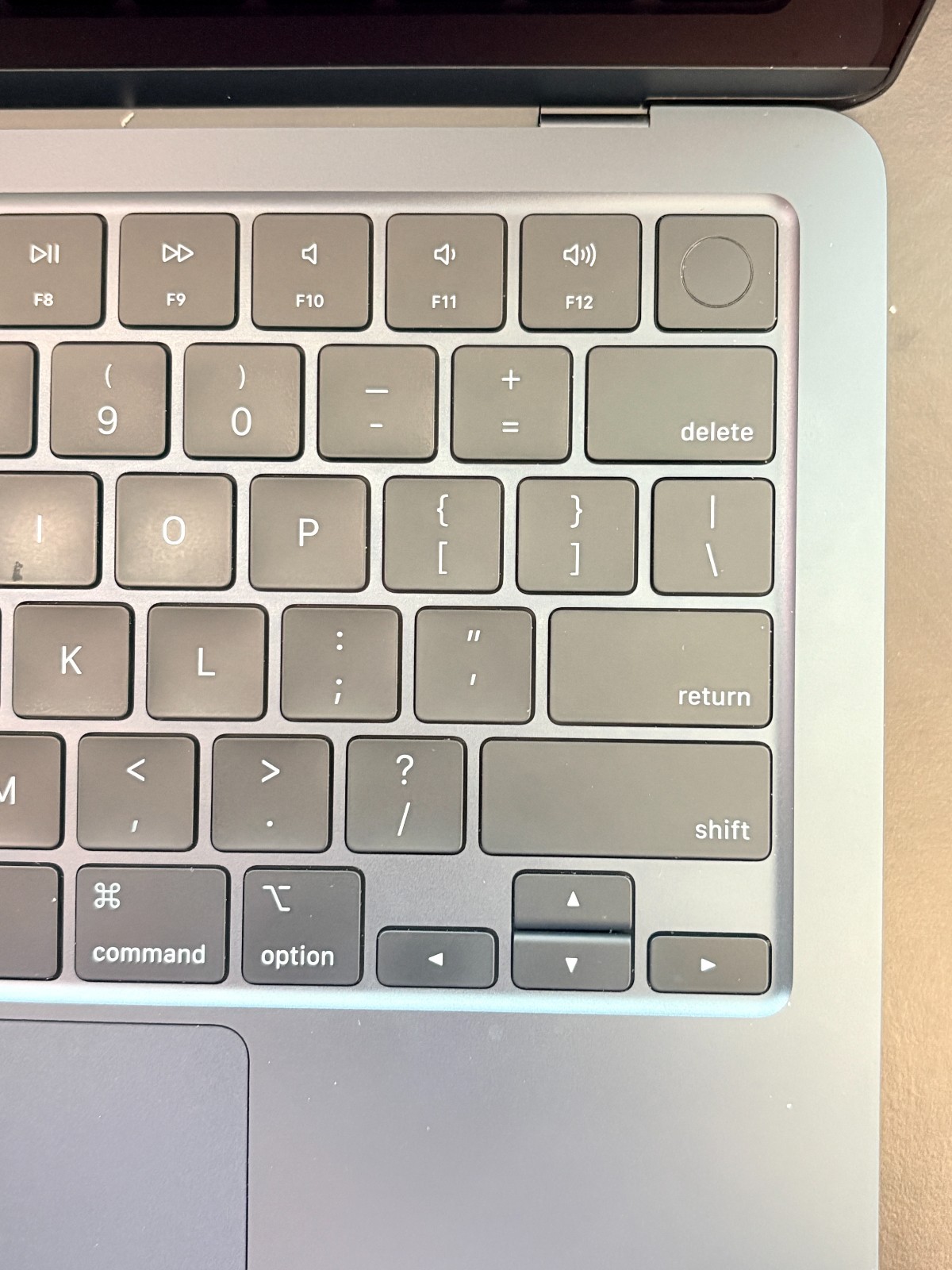 Apple MacBook Air M2 2022 A2681 8GB RAM 256GB SSD 42 Cycles – Box & Pwr Adptr