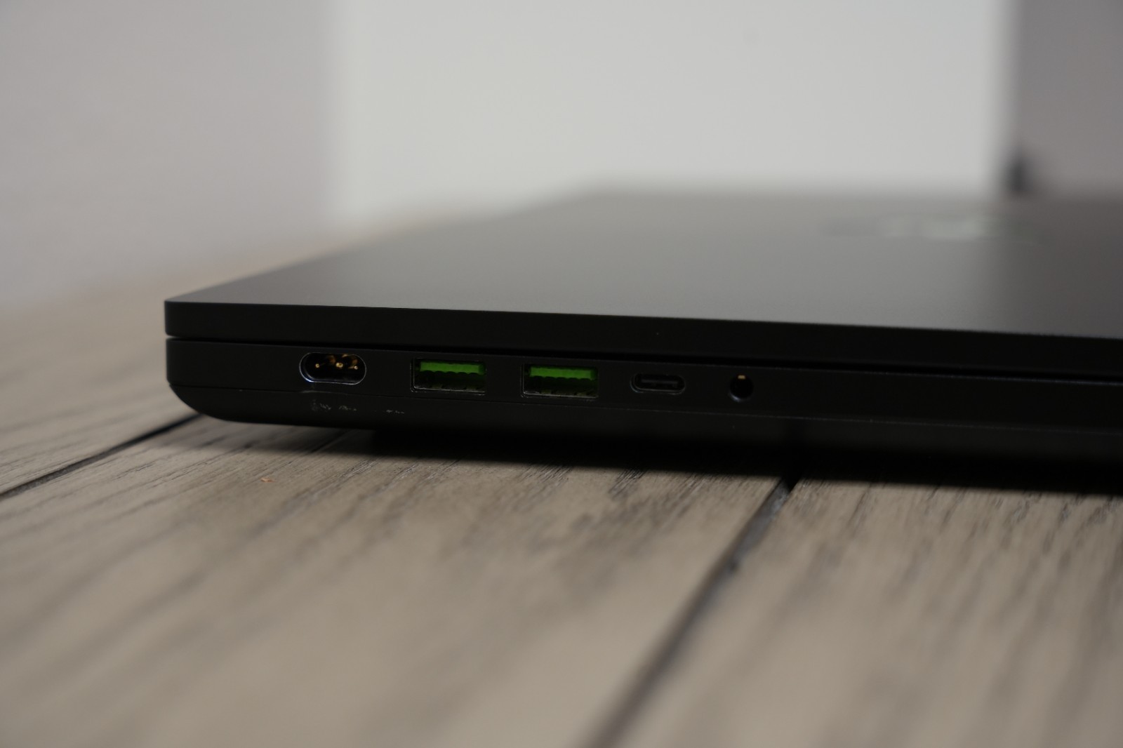 Razer Blade 16 240Hz GeForce RTX 4080, i9 13950HX 5.5GHz, 32GB DDR5 5500Mhz