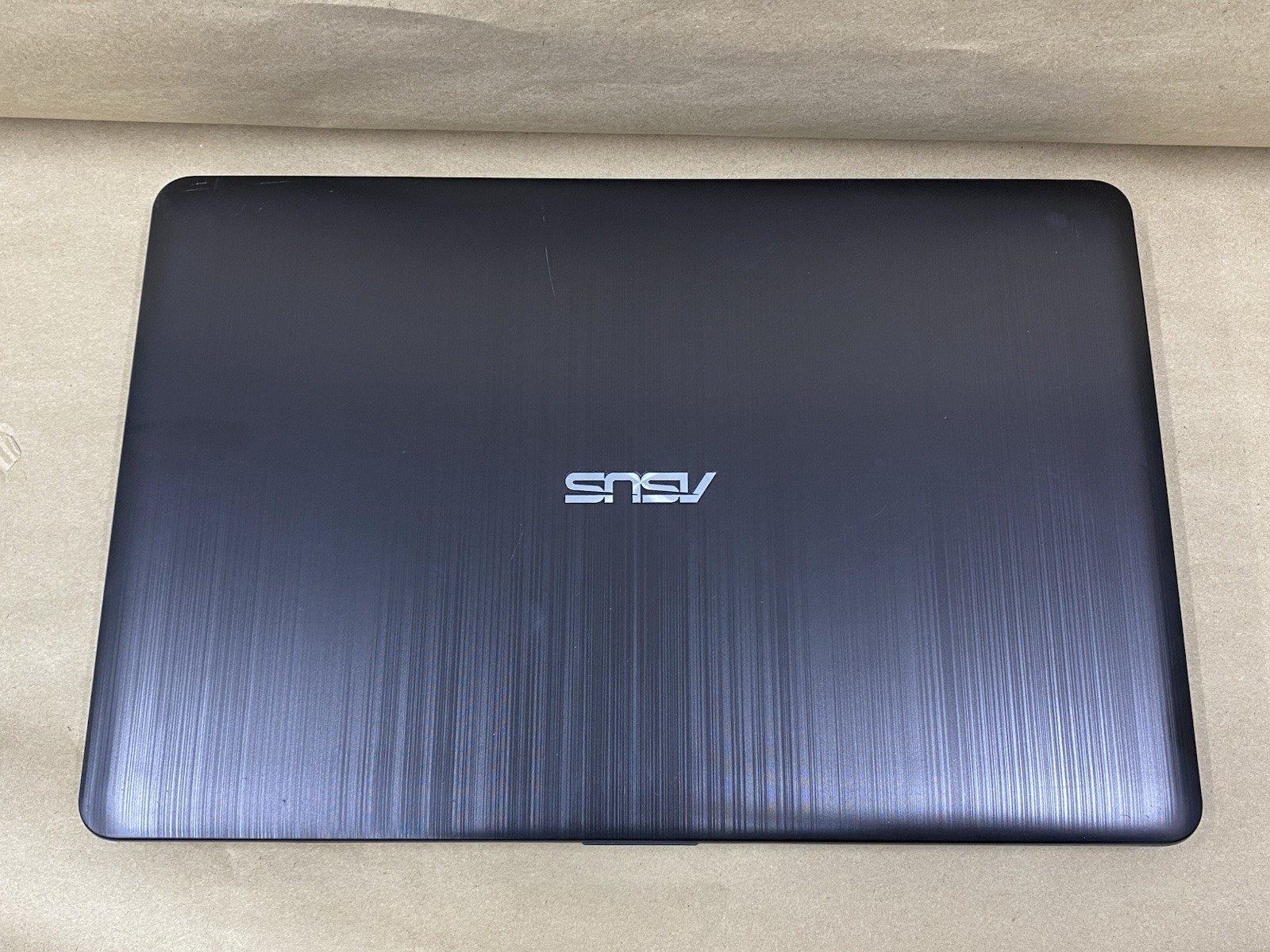 Asus VivoBook 15-X540UAR – 15.5 FHD – i3-8130U – 4GB – 128GB – Win 11 – READ