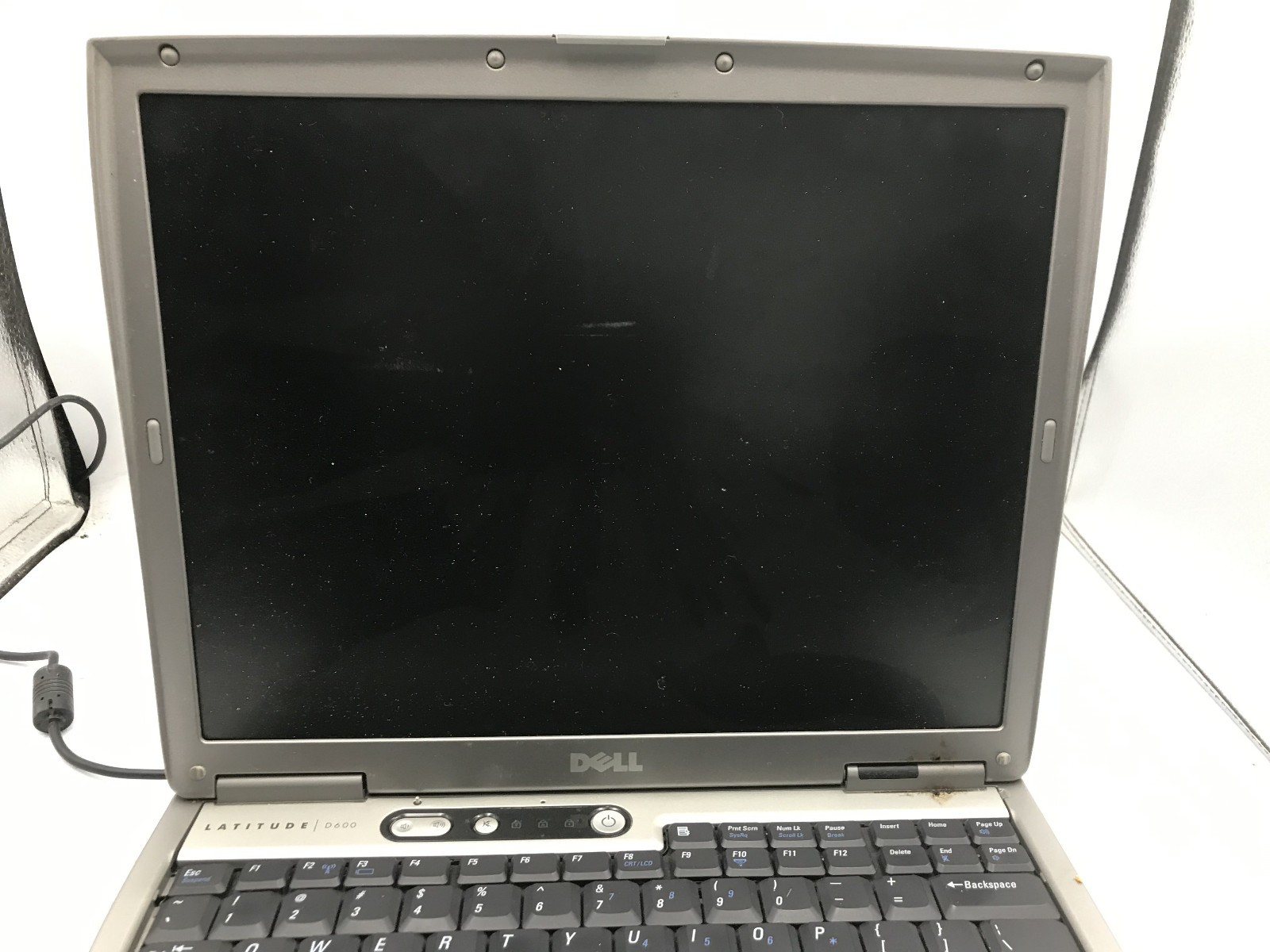 DELL LATITUDE D600 – FOR PARTS/REPAIR – INTEL PENTIUM M – 1GB RAM -READ DESC- BB