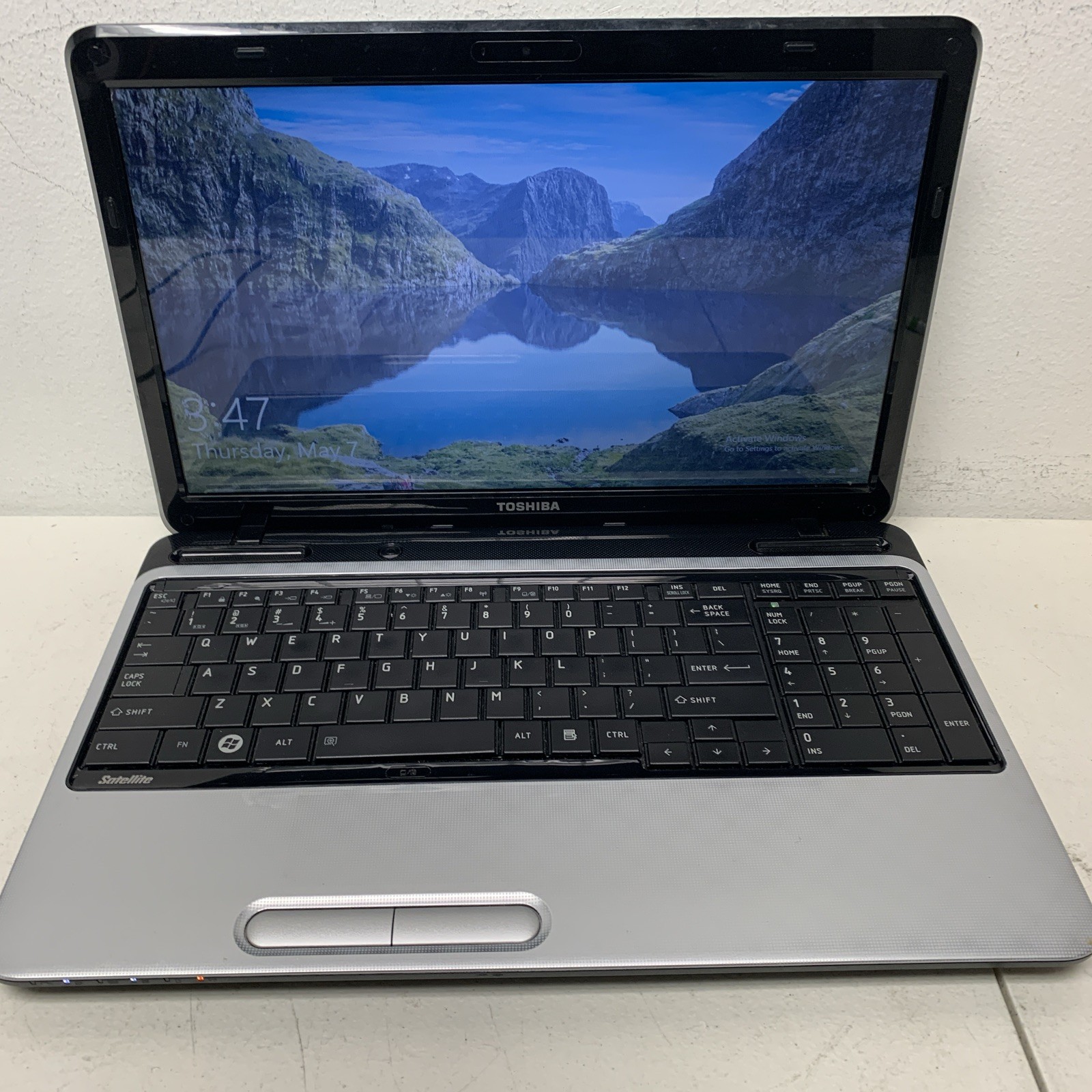 Toshiba Satellite L755-s5248 Intel Pentium B940 2 GHz 4GB Ram 128ssd Wind 10 Pro