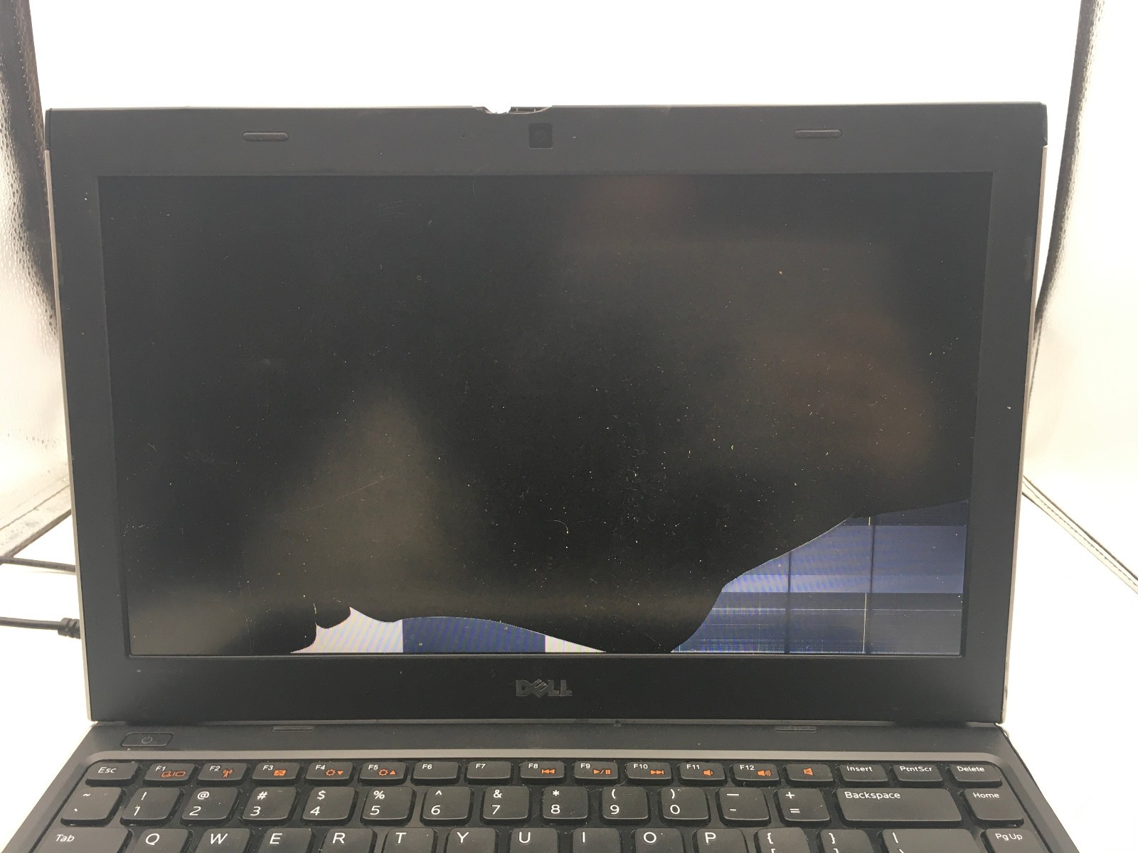 DELL LATITUDE 3330 – FOR PARTS/BAD LCD -INTEL I5 1155G7 – 8GB RAM -READ DESC- BB