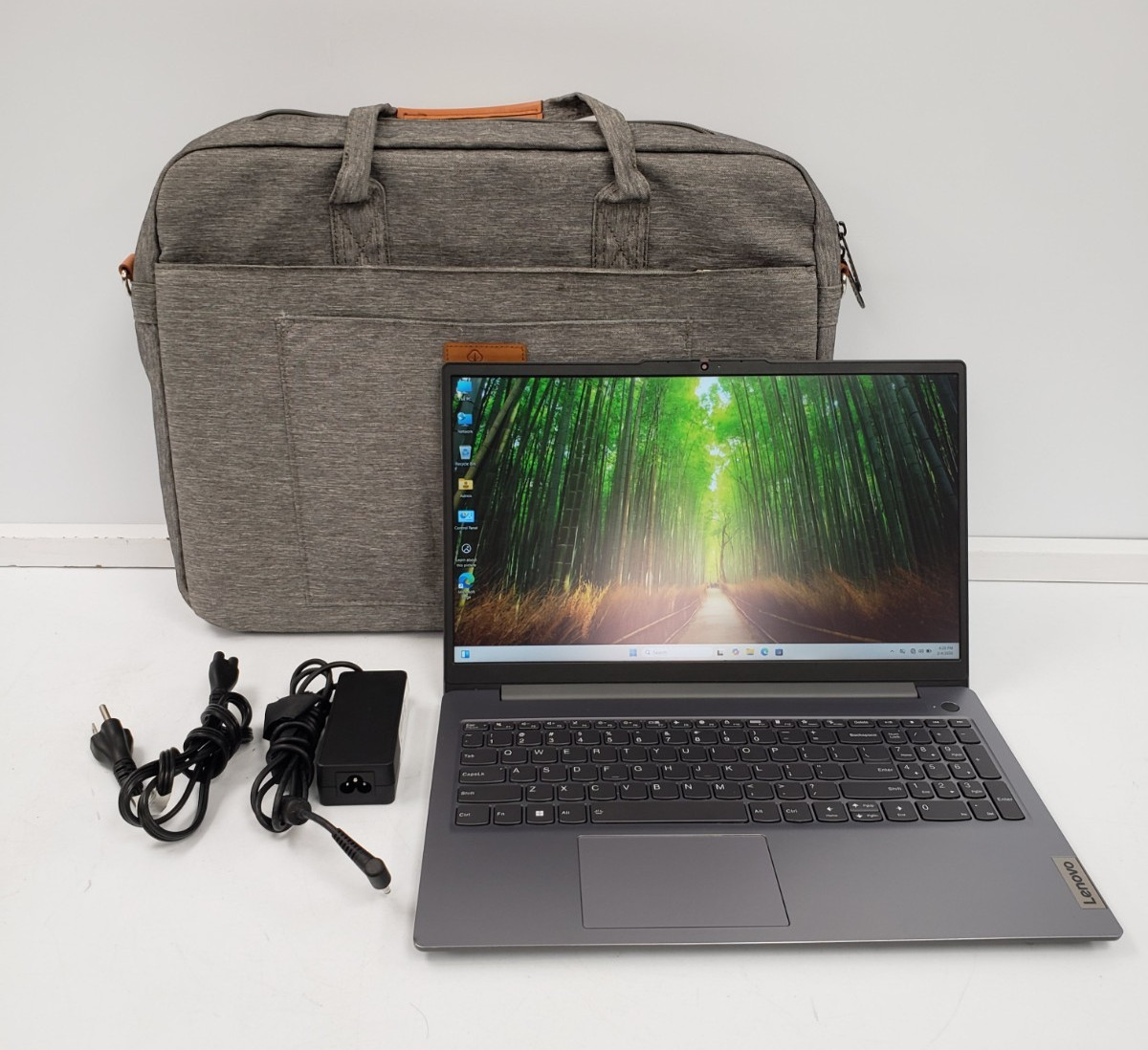 (89928-1) Lenovo IdeaPad Slim 3 15ABR8 Laptop