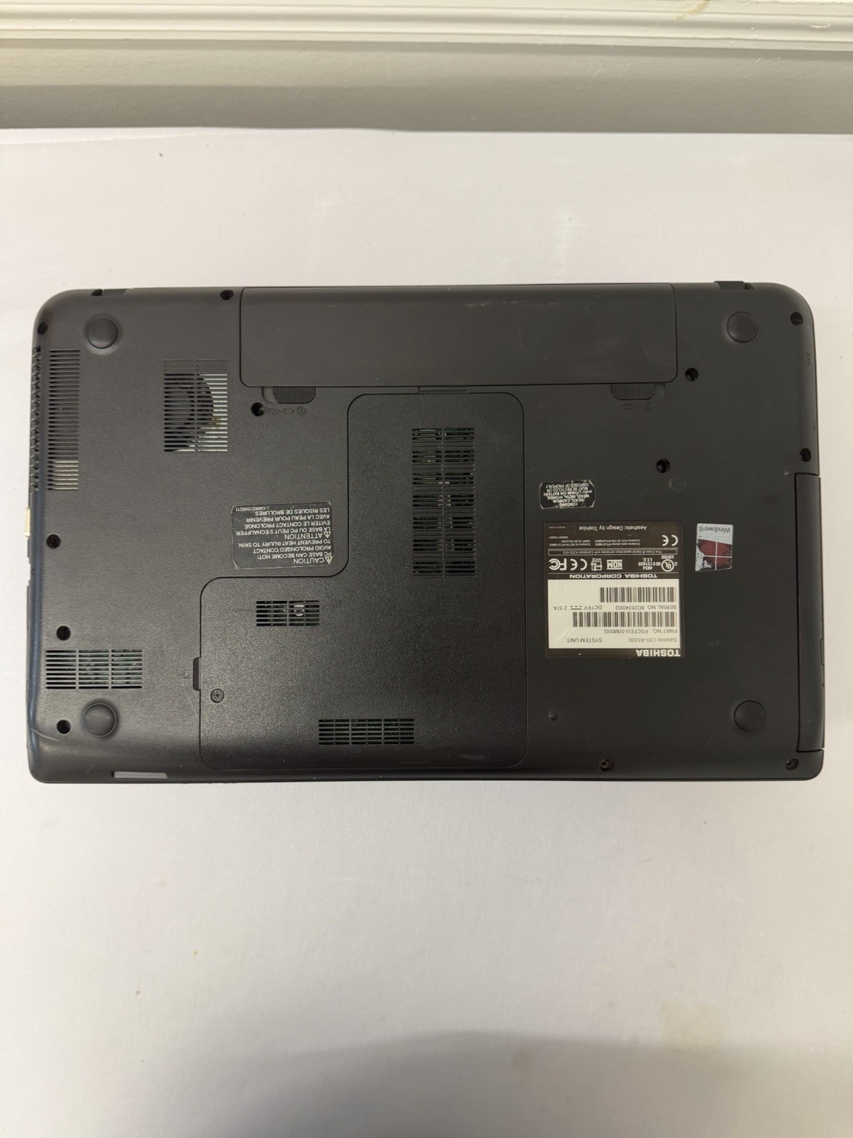 Toshiba Satellite C55-A5300 Laptop – Screen has Pixel Streaks – Read Des