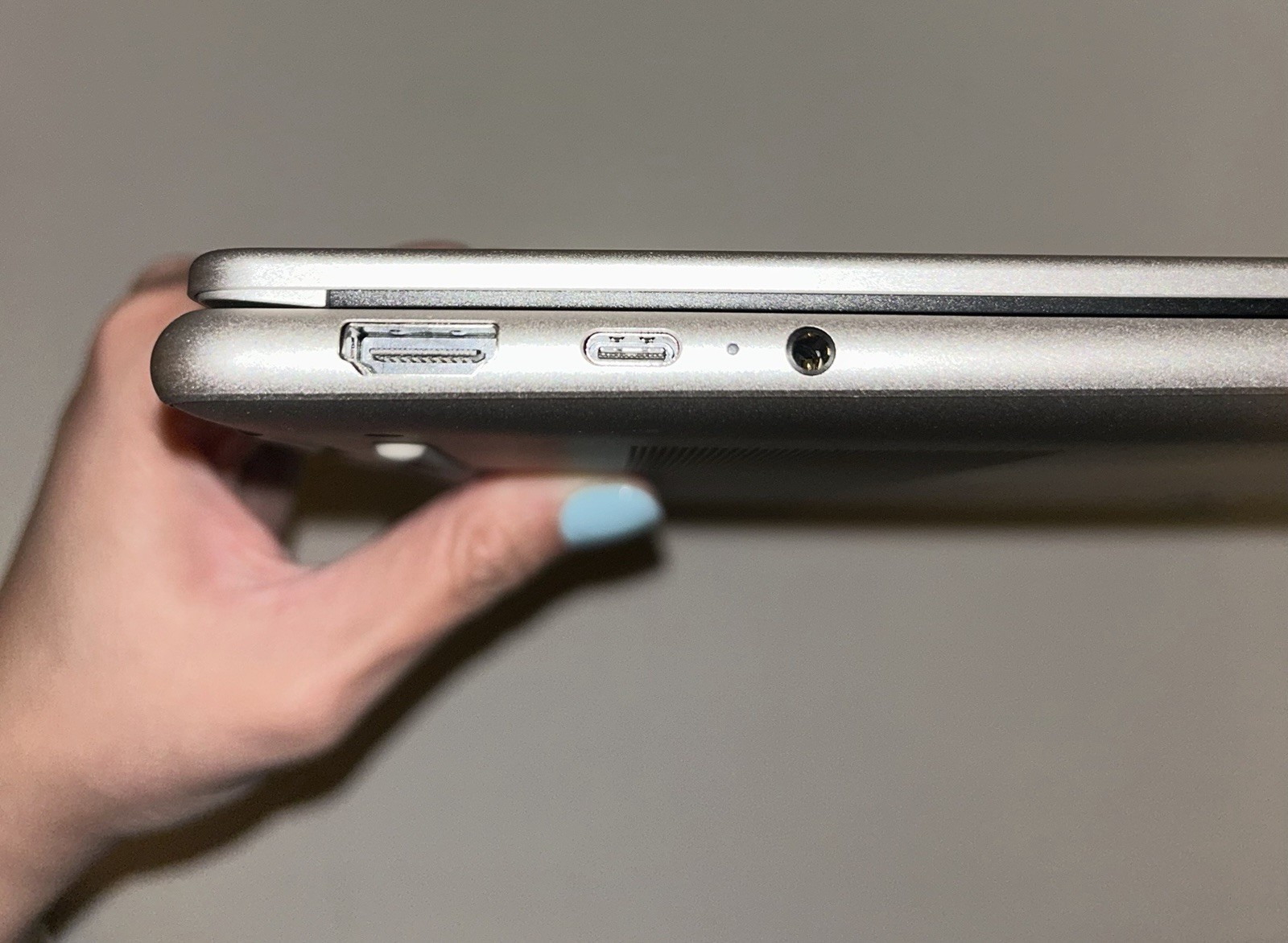 Lenovo Yoga 7 2-in-1 16″ 2K Touch AMD Ryzen AI 5 340 16GB RAM 512GB SSD Seashell