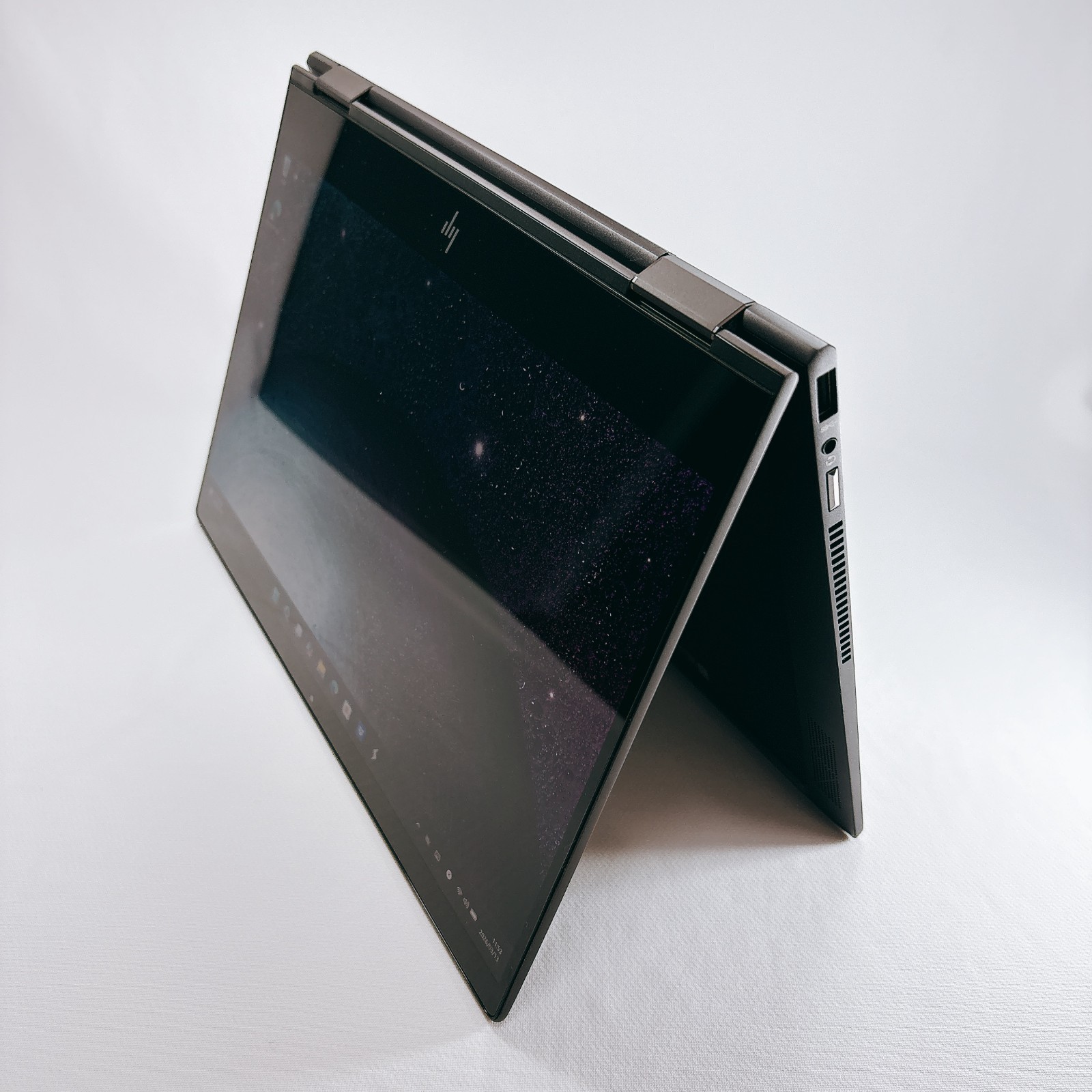 HP Envy x360 Ryzen 7 3700U 16GB MEM 256GB SSD 13.3 Inch 2in1 Laptop Black_722
