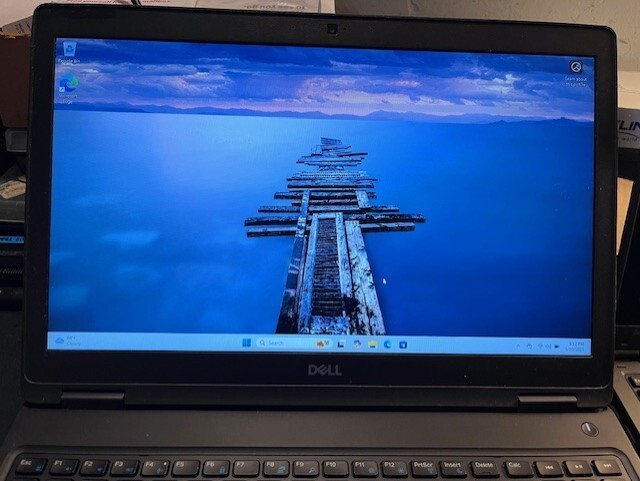 Dell Laptop Dual Boot Linux Mint/Windows 10 Pro, 8GB Ram, 256GB SSD, DVD, HDMI