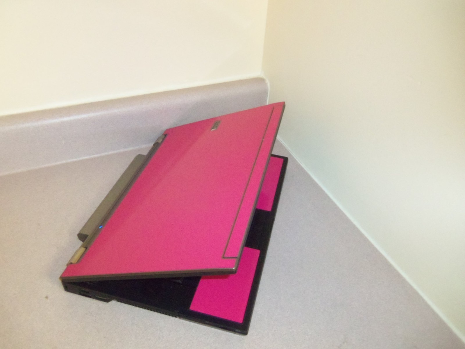 HOT PINK LIGHT GAMING i5 2.40GHz 8G RAM,320GB HDD,WIN11,CAM