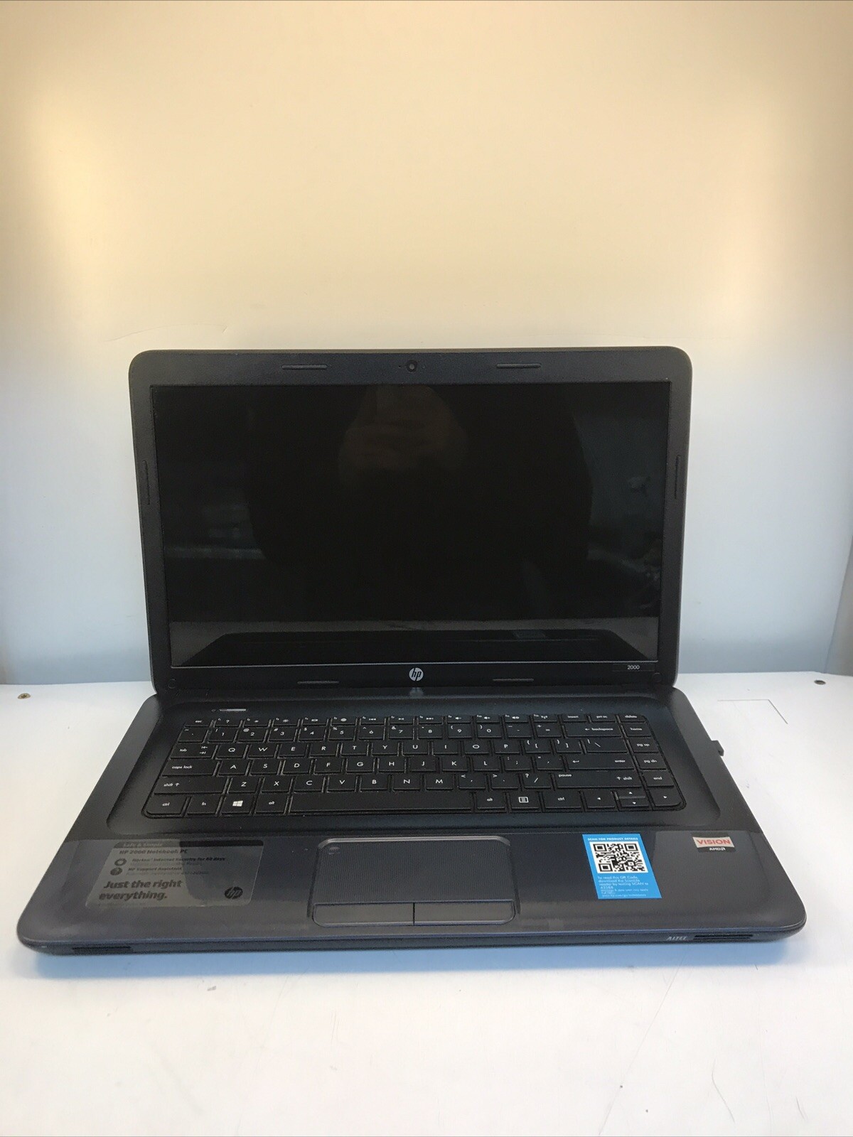 HP 2000 Notebook AMD E-300 APU Radeon HD 1.30GHz 4GB Ram No HDD Boot to BIOS