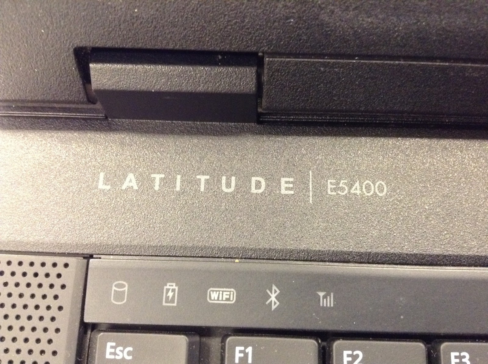 Dell Latitude E5400 14″ Core 2 Duo P8600 2.4GHz Laptop w/4GB,Wi-Fi,DVD-RW, NO HD
