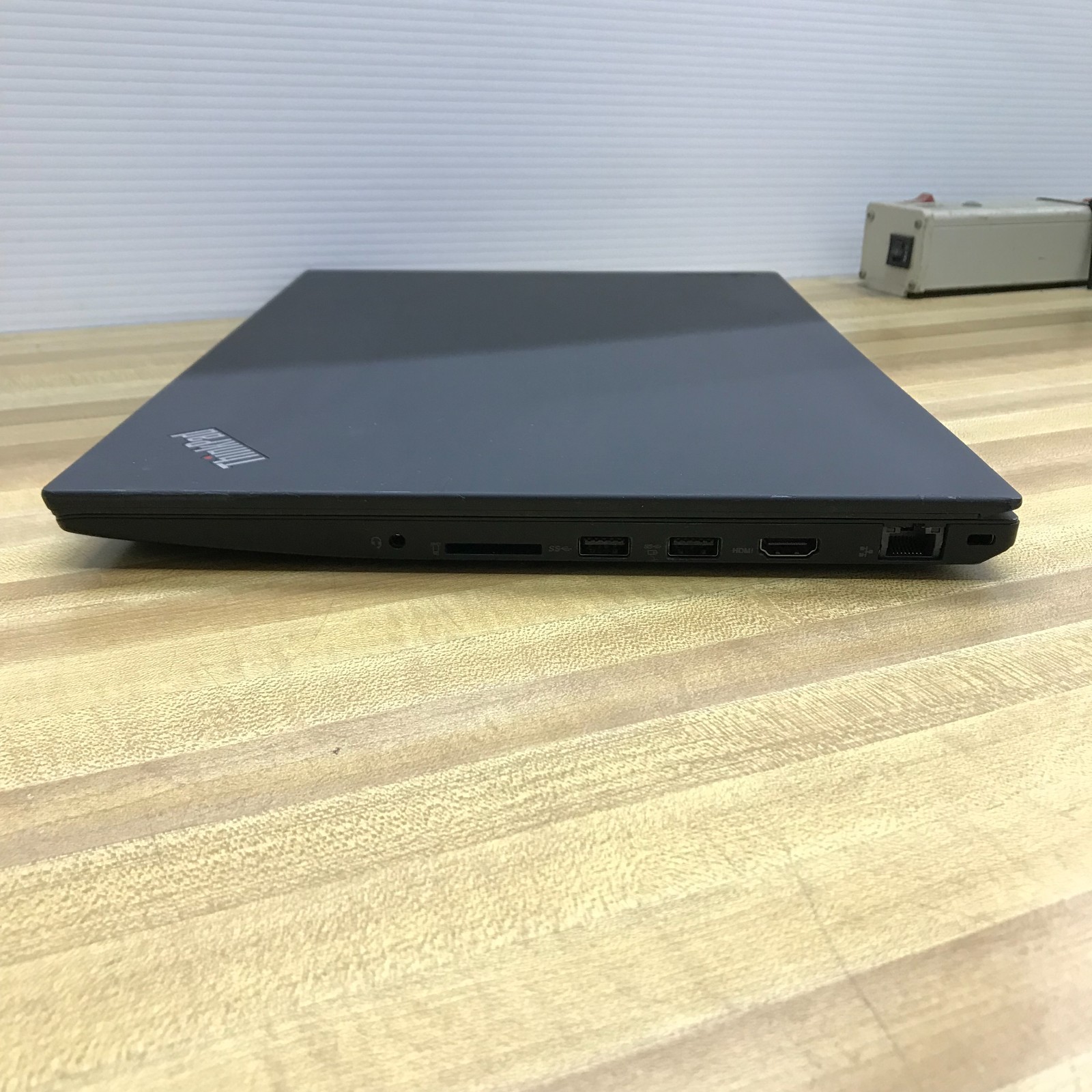 Lenovo ThinkPad T570 15.6″ i7-6600 2.60GHz 16GB RAM No SSD/Battery Boots to BIOS