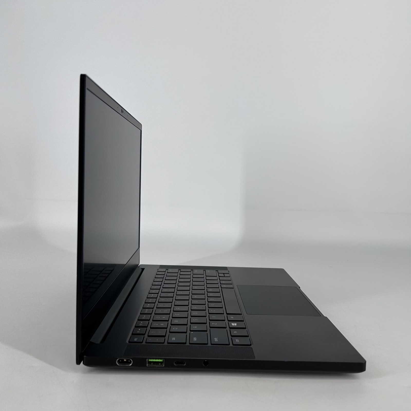 Razer Blade 14 2K 3.3 GHz Ryzen 9 5900HX 16GB 2TB SSD NVIDIA RTX 3080 Good
