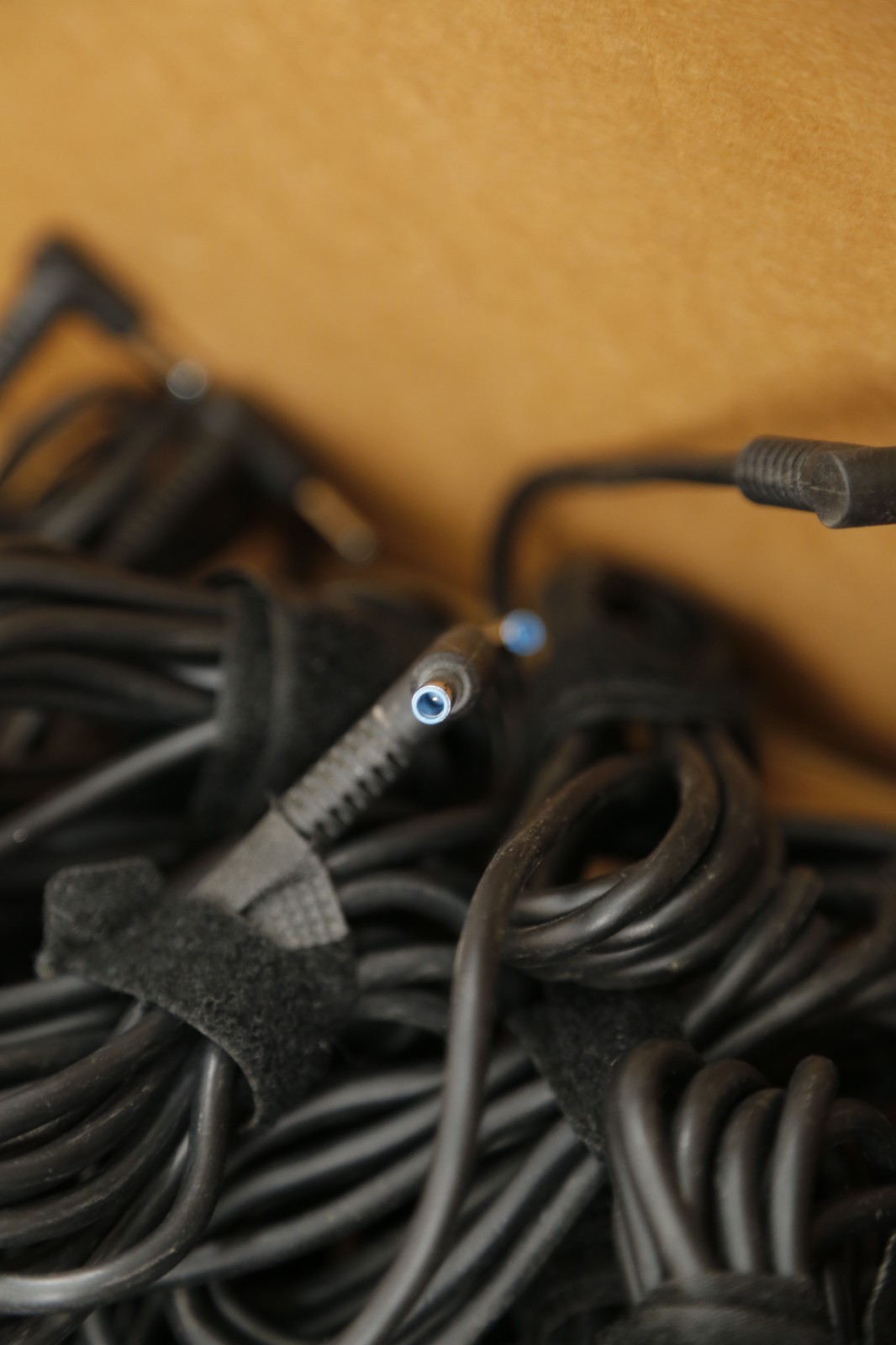 Lot of 25 OEM HP 65W AC Adapter Laptop Charger 19.5V 3.33A Blue Tip 710412-001