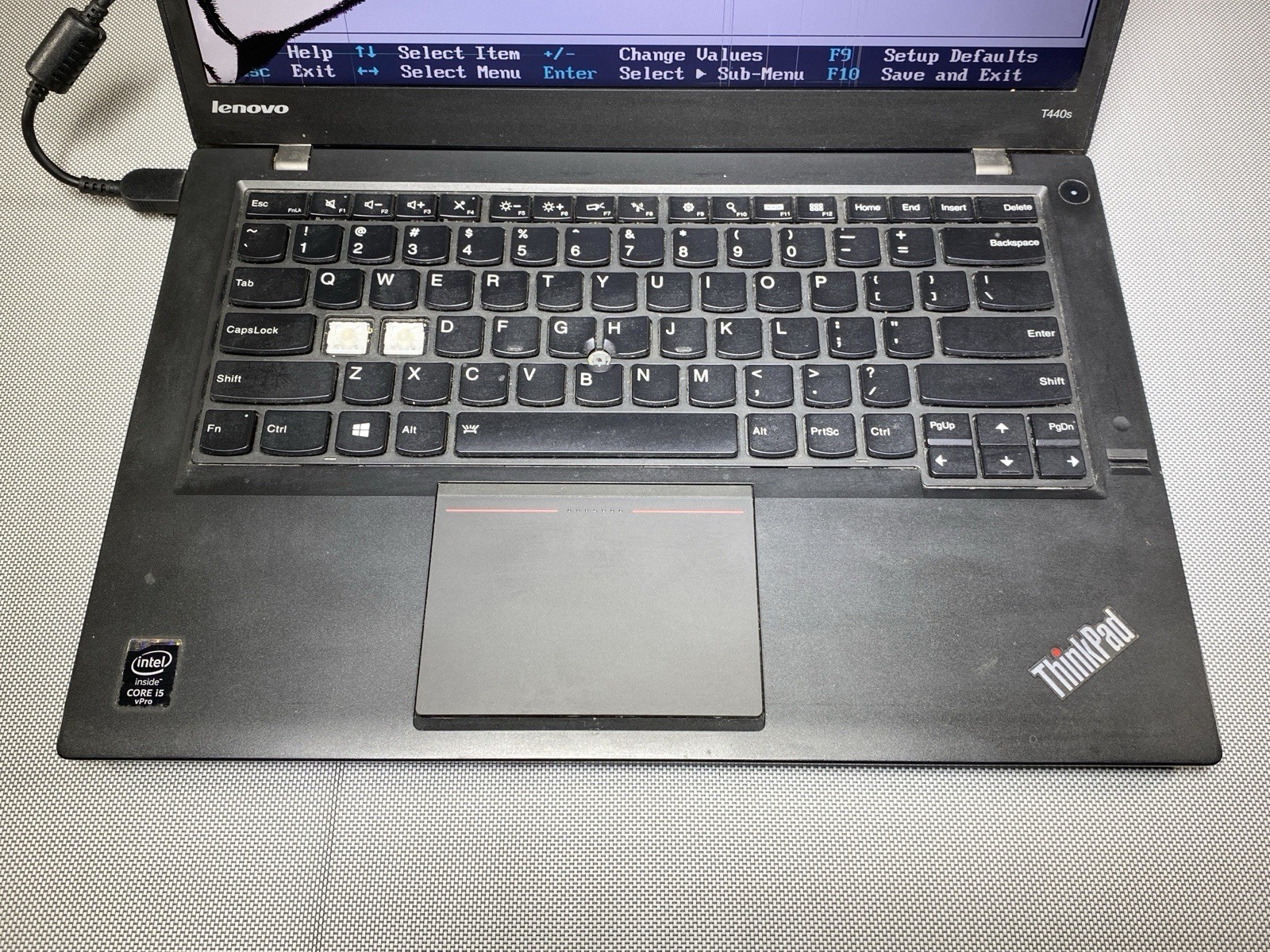 Lenovo ThinkPad T440s 14″ i5-4300U 8GB RAM – NO OS/SSD/BATT – BAD SCREEN -Boots!