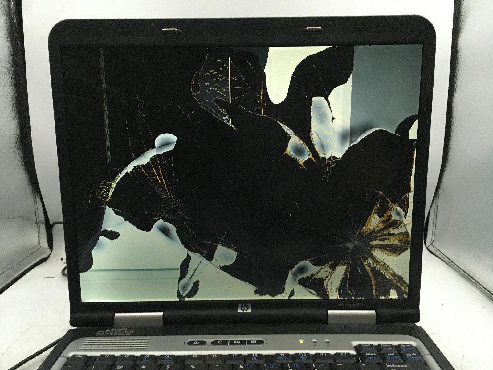 HP COMPAQ NC8000 – FOR PARTS/BAD LCD – Intel Pentium M – 256MB RAM -READ DESC-BB