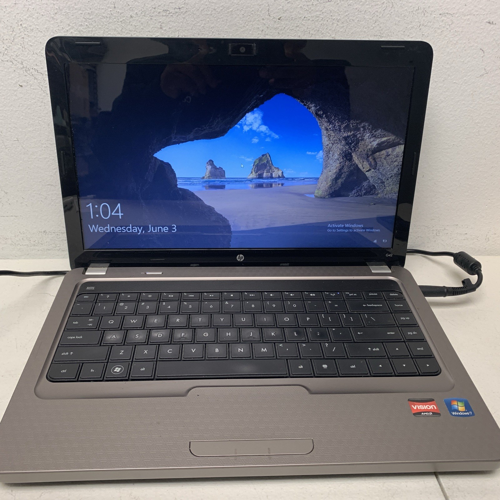 HP NOTEBOOK G42- AMD Athlon P340 3GB Ram 320gb Hhd Wind 10 Home No Activated