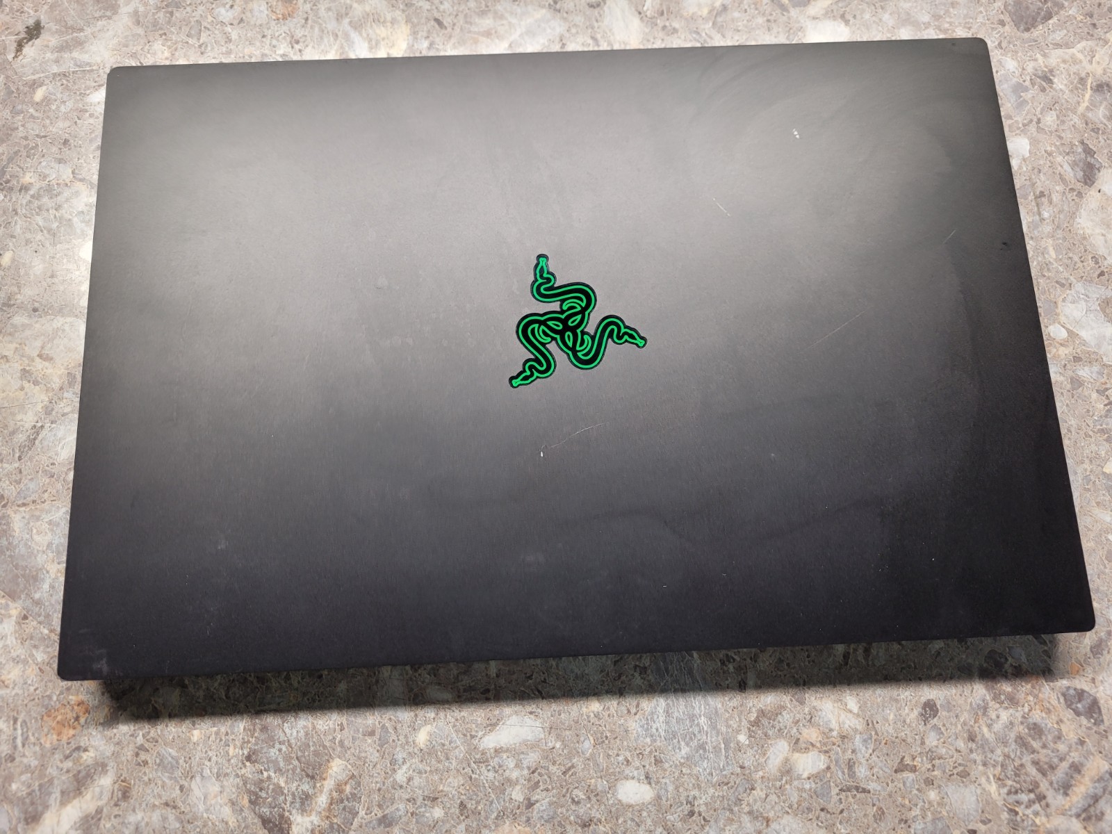 Razer Blade 15 Advanced RZ09-033 15.6″ 300HZ I7-10875H 16GB RTX 2070S MAXQ READ