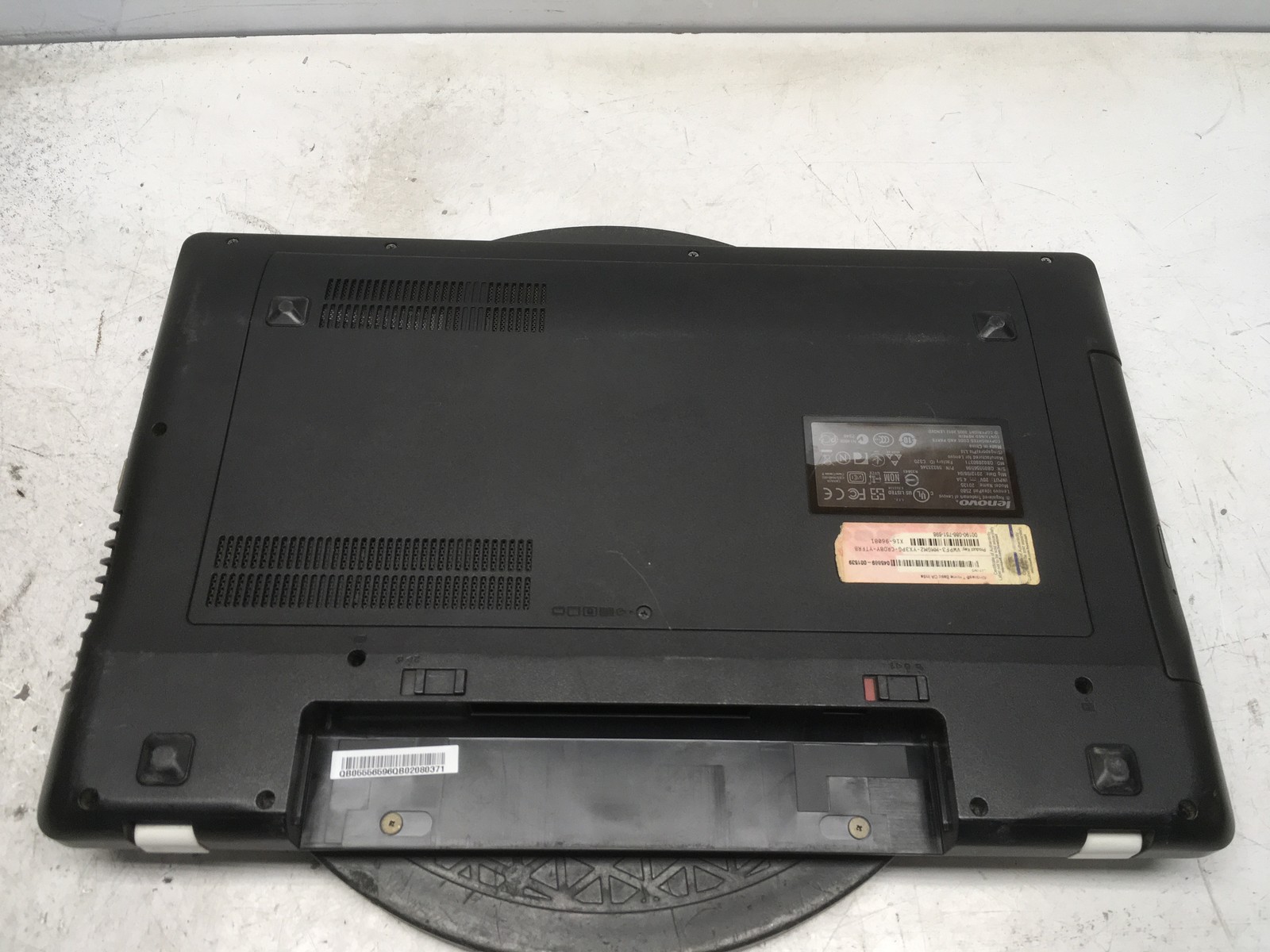 Lenovo IdeaPad Z580 Intel i5-3210M 2.5GHz 4 GB NO HDD No Batt