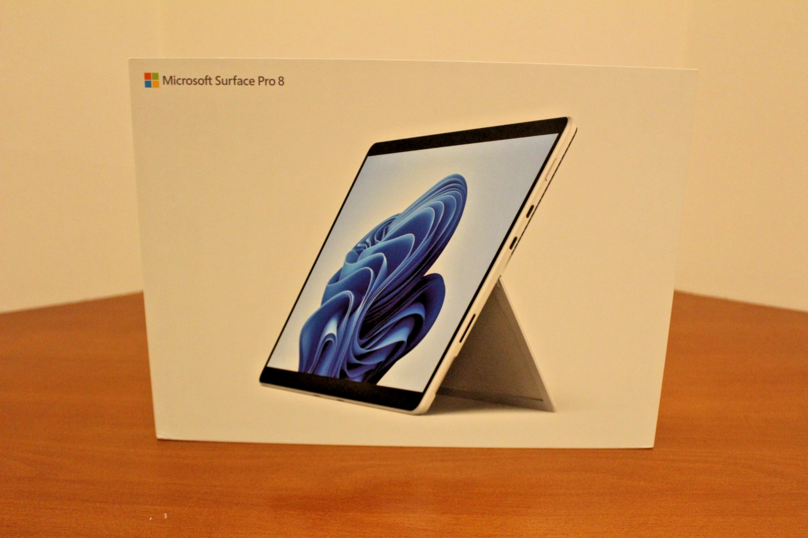 Microsoft Surface Pro 8 (1983) 13″ 128GB, Intel i5 11th, 8GB w/ Keyboard & Mouse
