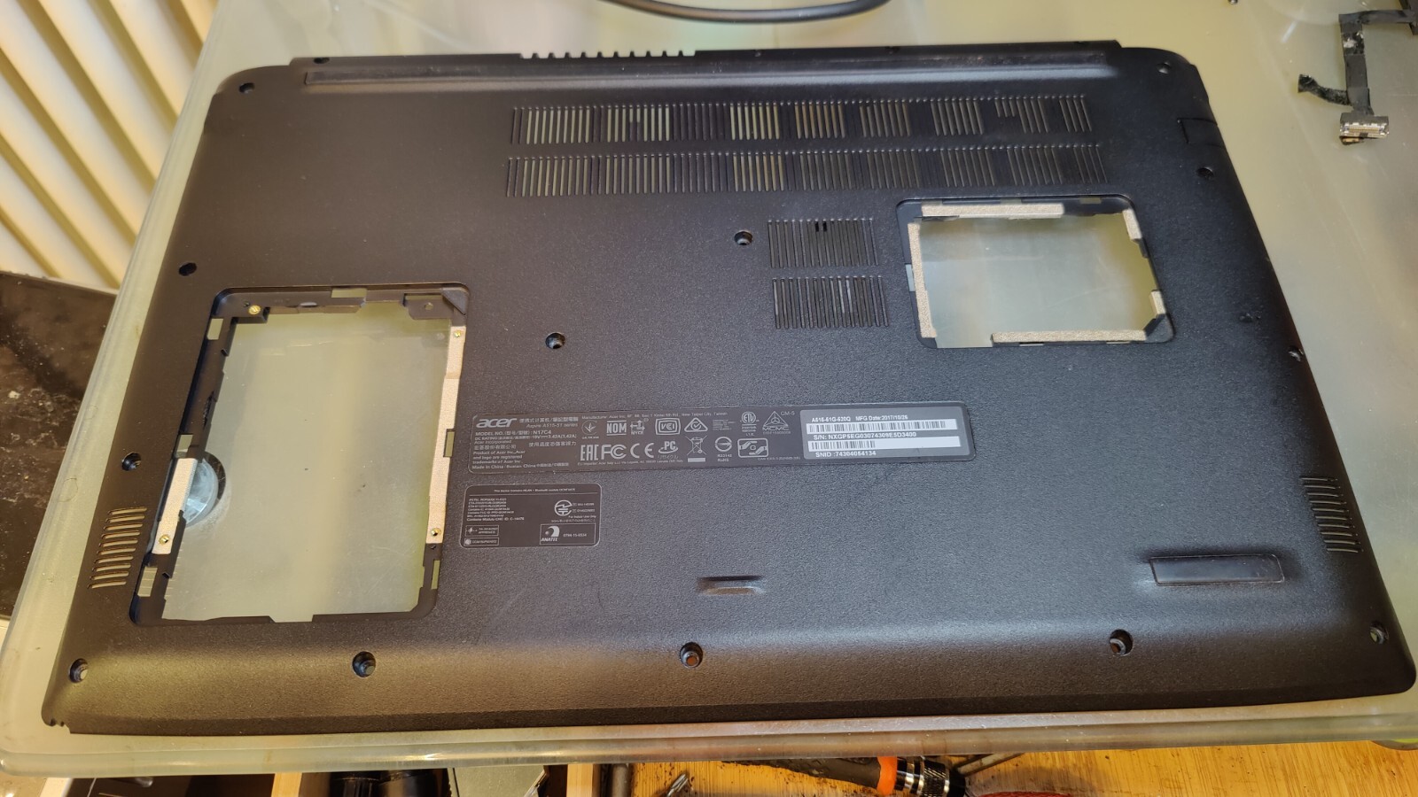ACER A515-51 A515-41 A615-51 SCOCCA INFERIORE BOTTOM CASE AP20X000300