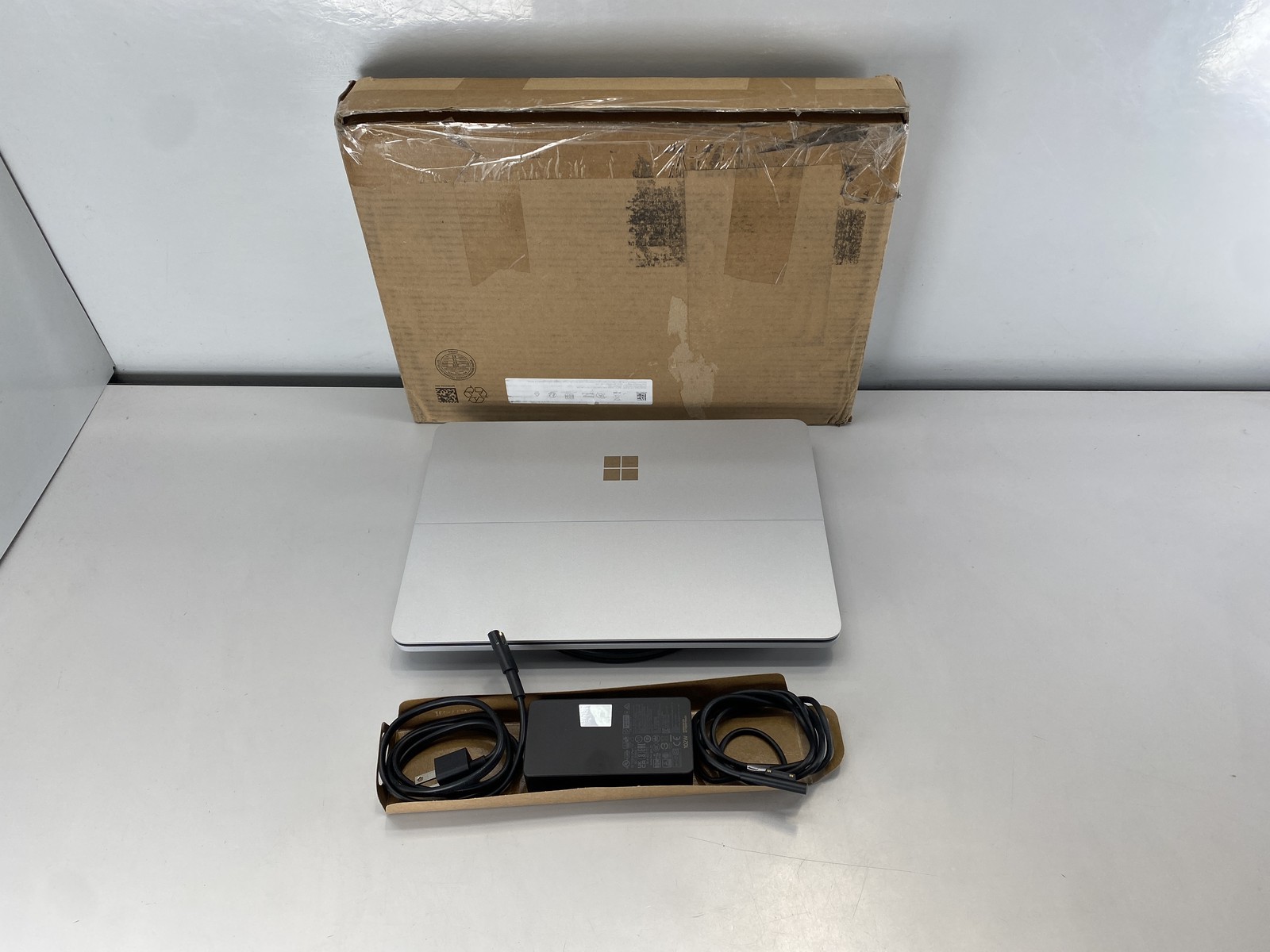 Microsoft Surface Studio Laptop 14.4″ Intel Core i7-11370H 512GB RTX 3050 Ti
