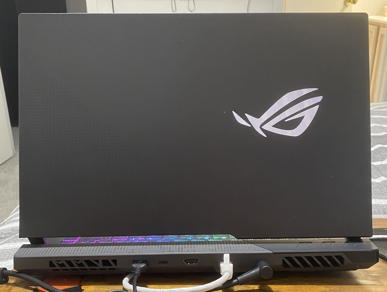 ASUS ROG Strix G513 R9 G513QM 15.6″ (2TB SSD, AMD Ryzen 9 5900HX, RTX 3060)