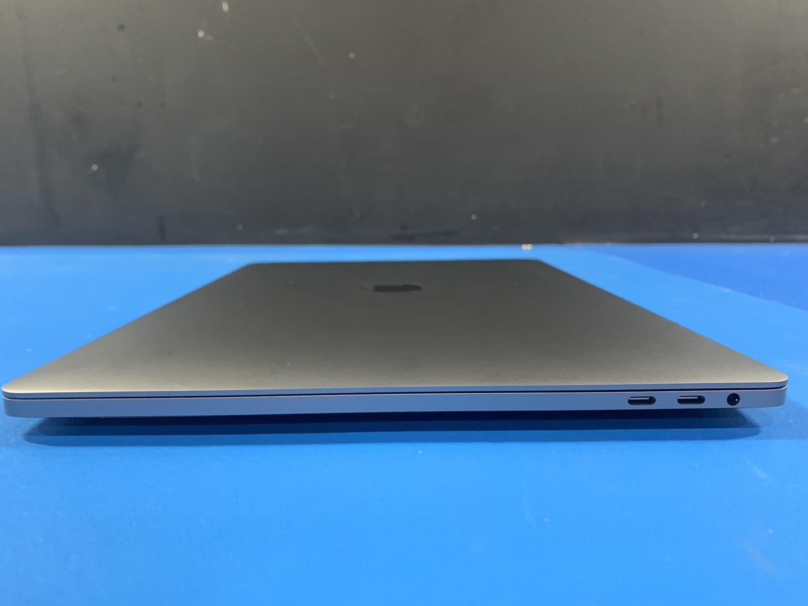 Apple MacBook Pro A1990 Core i7 9750H 2.60GHz 32GB 512GB SSD Big Sur MV902LL/A