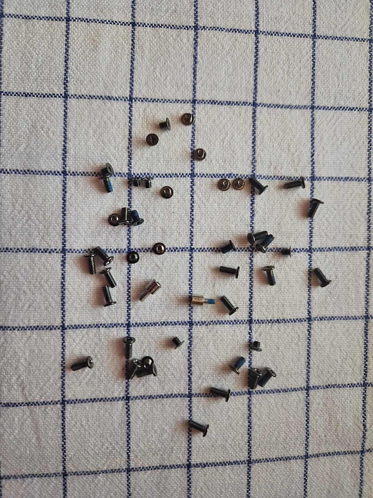 Terra Mobile 6000 Screws
