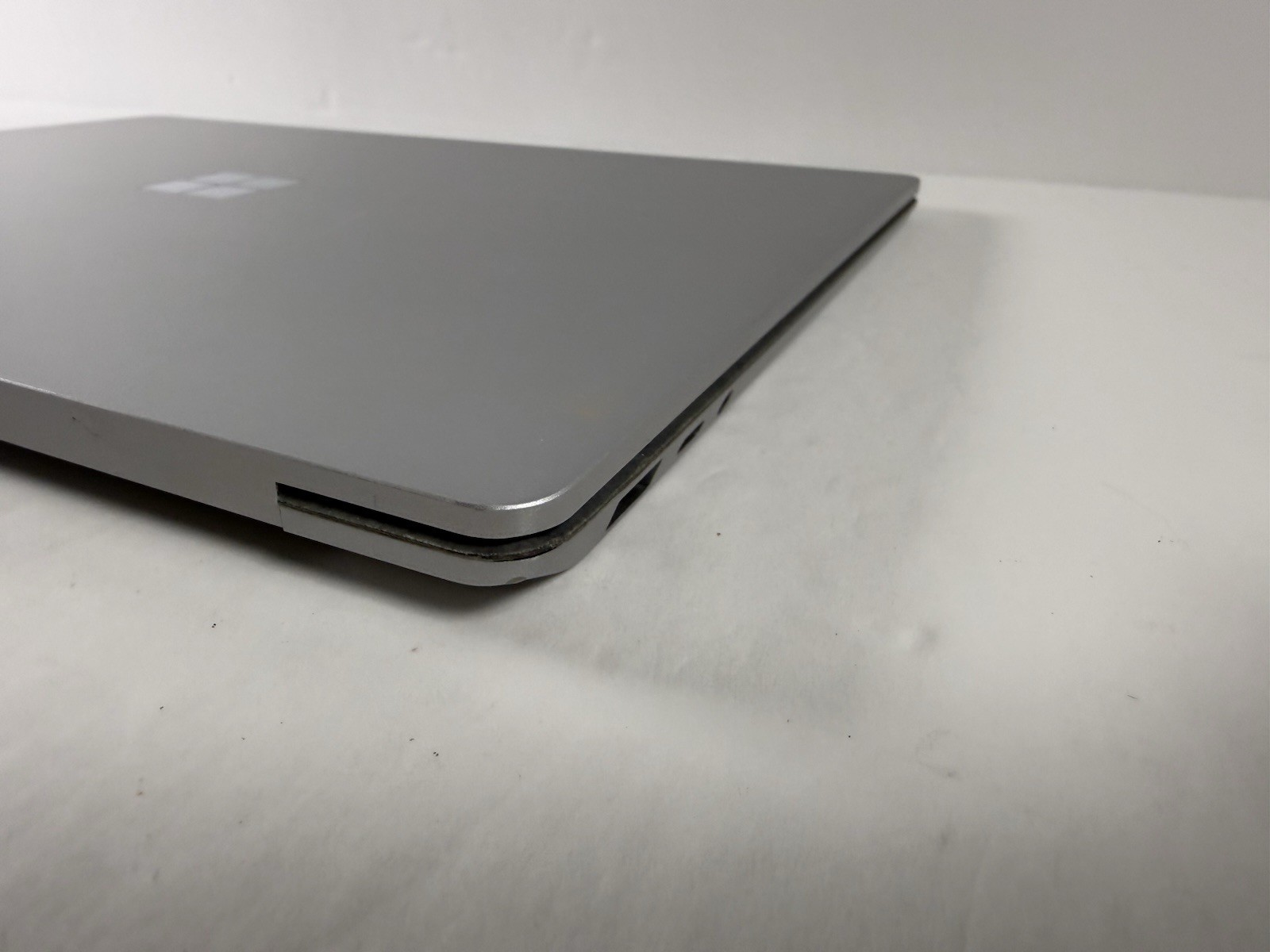 Microsoft Surface Laptop 5 13.5” 1950 Intel Core i7-1265U 16GB RAM 512GB NVME