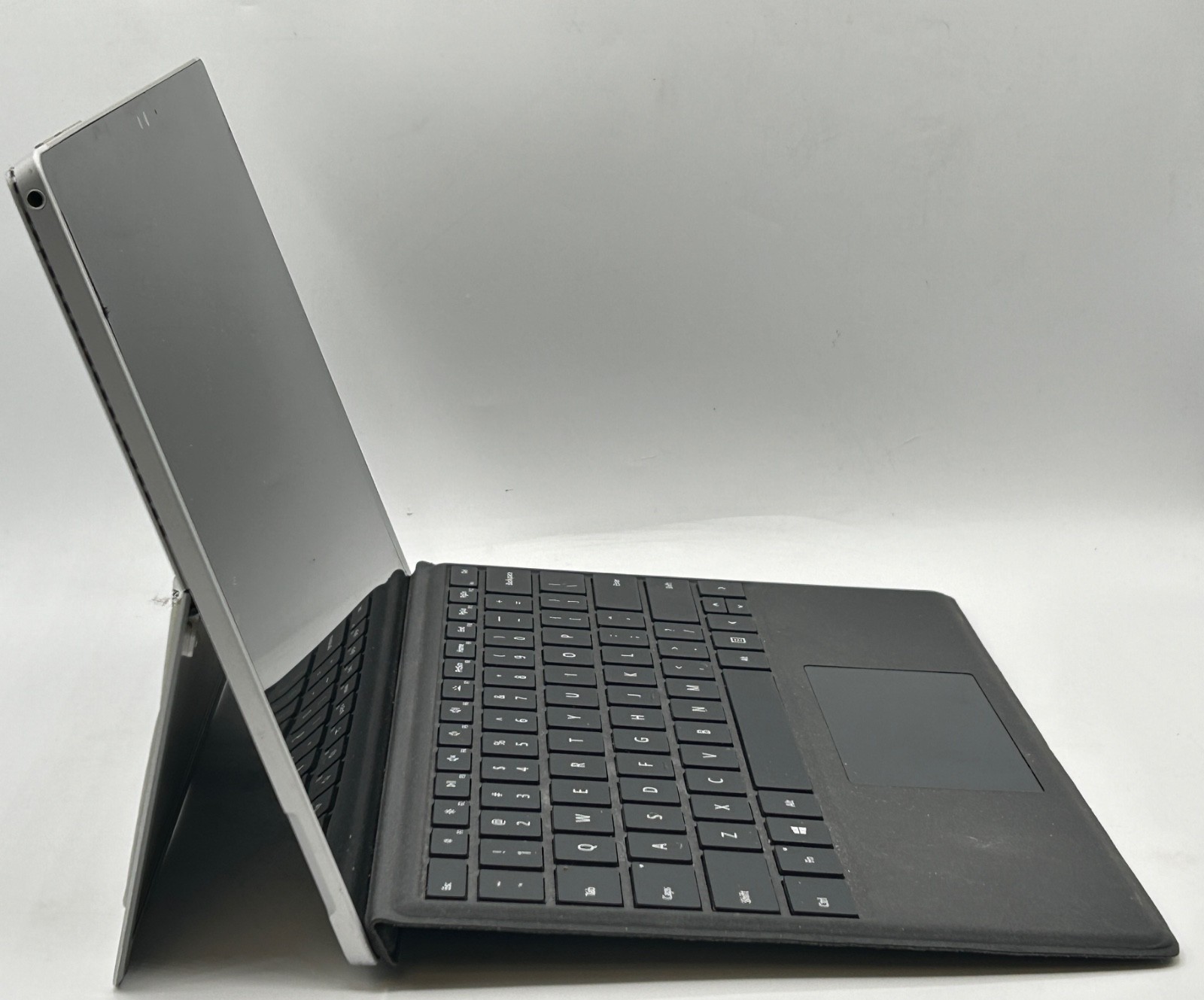 Surface Pro 4, 1724, i7-6650U, 8GB RAM, 256GB SSD, Touchscreen, Windows 11 Pro